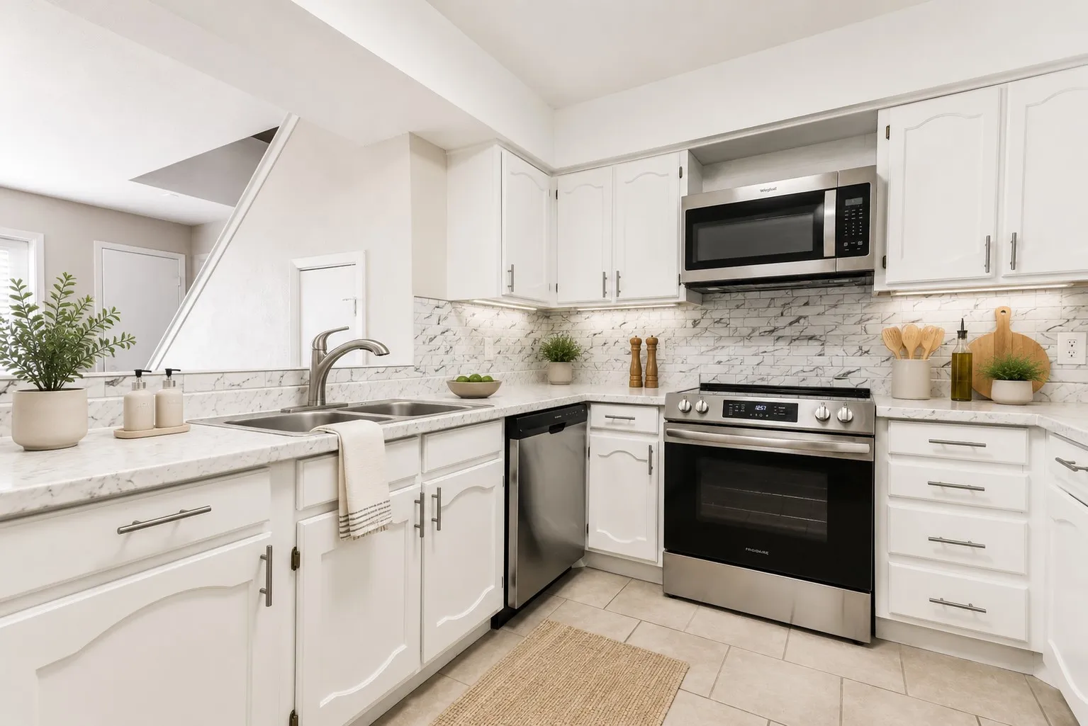 Condominium For Rent in Dallas County , 3022 Forest Lane 211, Dallas, Texas 75234, 1 Bedroom, 1 Bathroom, Garage spaces, 753 Sqft, built in 1982, mls#21271238, Real Estate Agent in Dallas, Homes For Rent in Dallas county, Homes For Rent in Dallas, Realtor in Dallas Texas, Real Estate Brokerage Independent Realty Texas, Luminita Cordes Realtor