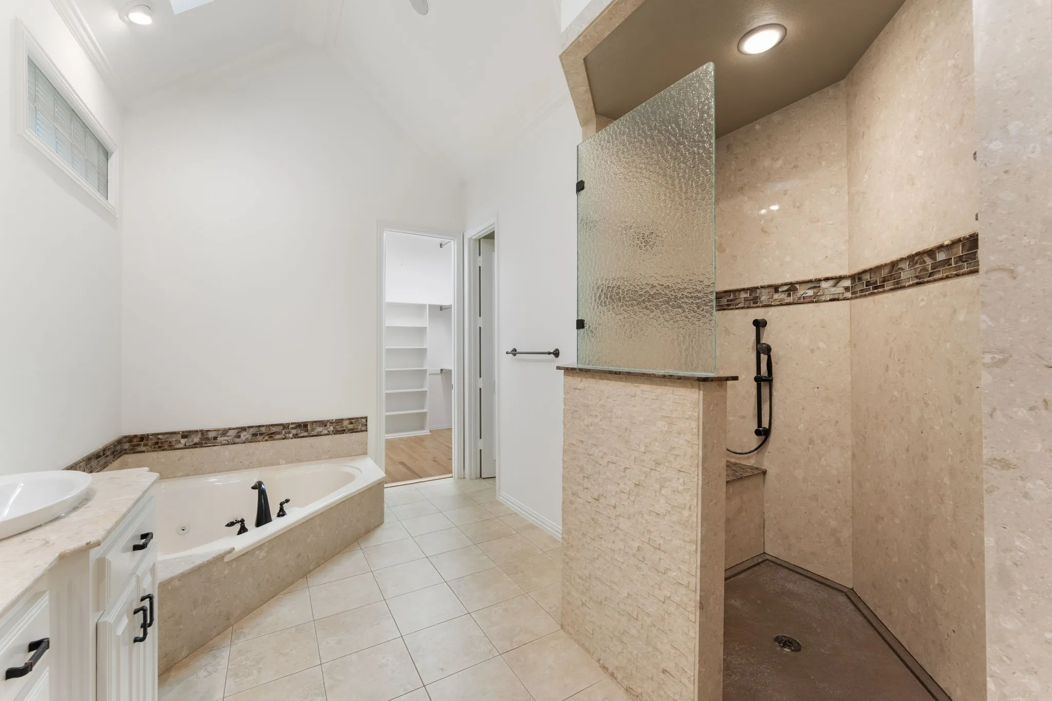 Single Family Residence For Sale in Denton County , 17 Woodcreek Lane, Frisco, Texas 75034, 3 Bedroom, 3 Bathroom, 2 Garage spaces, 3,176 Sqft, built in 1994, mls#21263101, Real Estate Agent in Frisco, Homes For Sale in Denton county, Homes For Sale in Frisco, Realtor in Frisco Texas, Real Estate Brokerage Independent Realty Texas, Luminita Cordes Realtor
