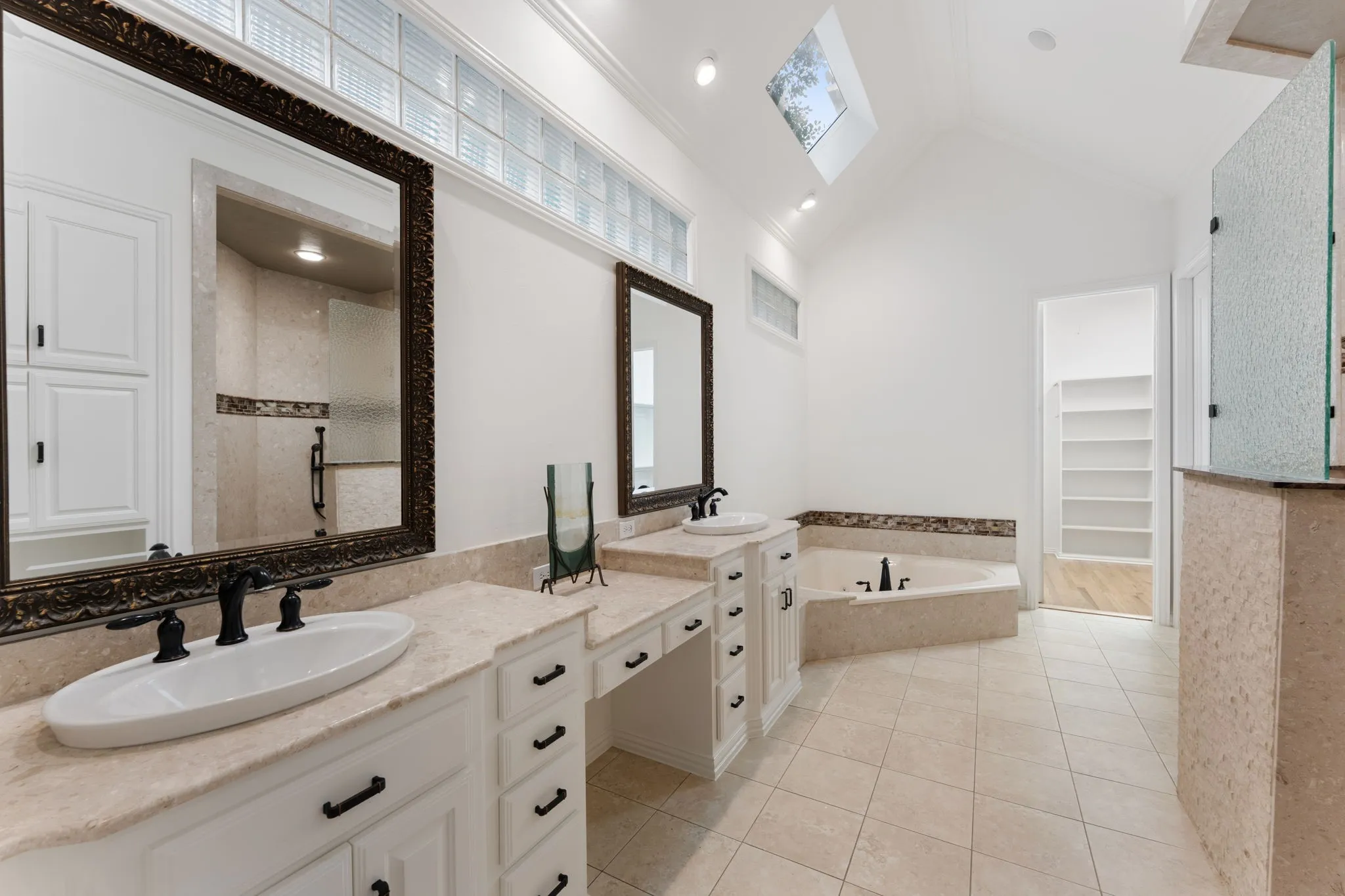Single Family Residence For Sale in Denton County , 17 Woodcreek Lane, Frisco, Texas 75034, 3 Bedroom, 3 Bathroom, 2 Garage spaces, 3,176 Sqft, built in 1994, mls#21263101, Real Estate Agent in Frisco, Homes For Sale in Denton county, Homes For Sale in Frisco, Realtor in Frisco Texas, Real Estate Brokerage Independent Realty Texas, Luminita Cordes Realtor