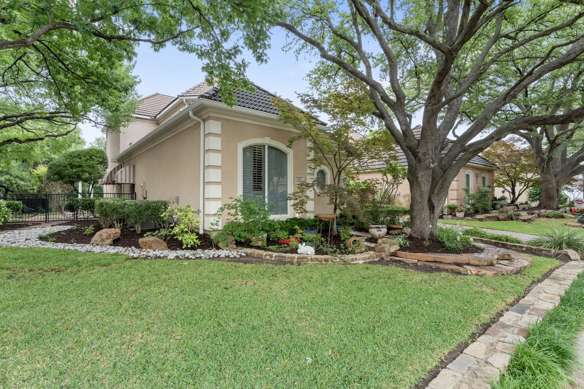 Single Family Residence For Sale in Denton County , 17 Woodcreek Lane, Frisco, Texas 75034, 3 Bedroom, 3 Bathroom, 2 Garage spaces, 3,176 Sqft, built in 1994, mls#21263101, Real Estate Agent in Frisco, Homes For Sale in Denton county, Homes For Sale in Frisco, Realtor in Frisco Texas, Real Estate Brokerage Independent Realty Texas, Luminita Cordes Realtor