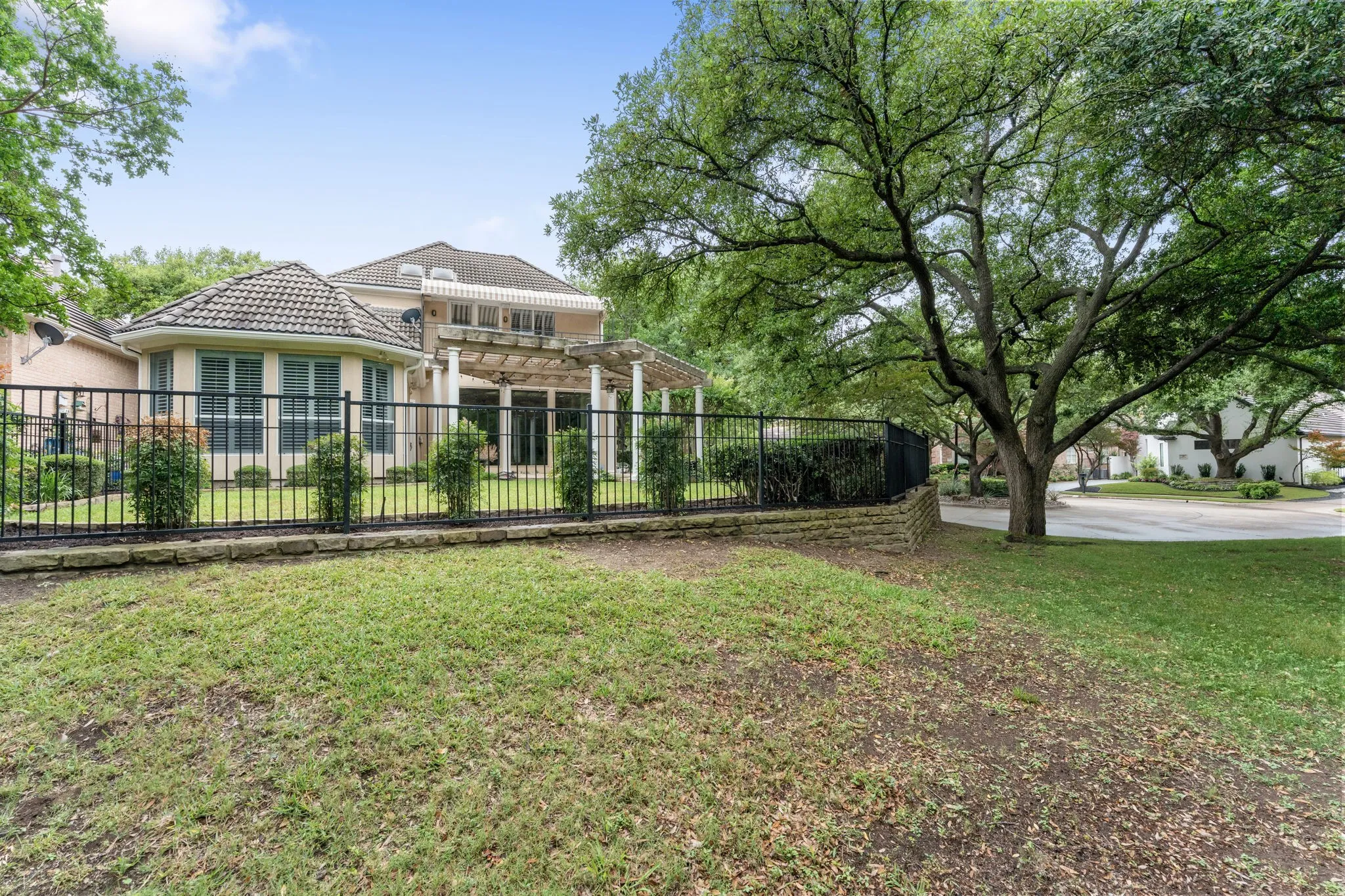 Single Family Residence For Sale in Denton County , 17 Woodcreek Lane, Frisco, Texas 75034, 3 Bedroom, 3 Bathroom, 2 Garage spaces, 3,176 Sqft, built in 1994, mls#21263101, Real Estate Agent in Frisco, Homes For Sale in Denton county, Homes For Sale in Frisco, Realtor in Frisco Texas, Real Estate Brokerage Independent Realty Texas, Luminita Cordes Realtor