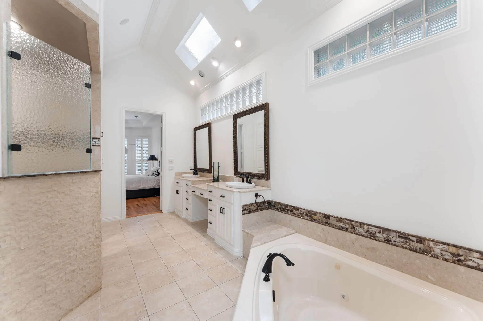Single Family Residence For Sale in Denton County , 17 Woodcreek Lane, Frisco, Texas 75034, 3 Bedroom, 3 Bathroom, 2 Garage spaces, 3,176 Sqft, built in 1994, mls#21263101, Real Estate Agent in Frisco, Homes For Sale in Denton county, Homes For Sale in Frisco, Realtor in Frisco Texas, Real Estate Brokerage Independent Realty Texas, Luminita Cordes Realtor