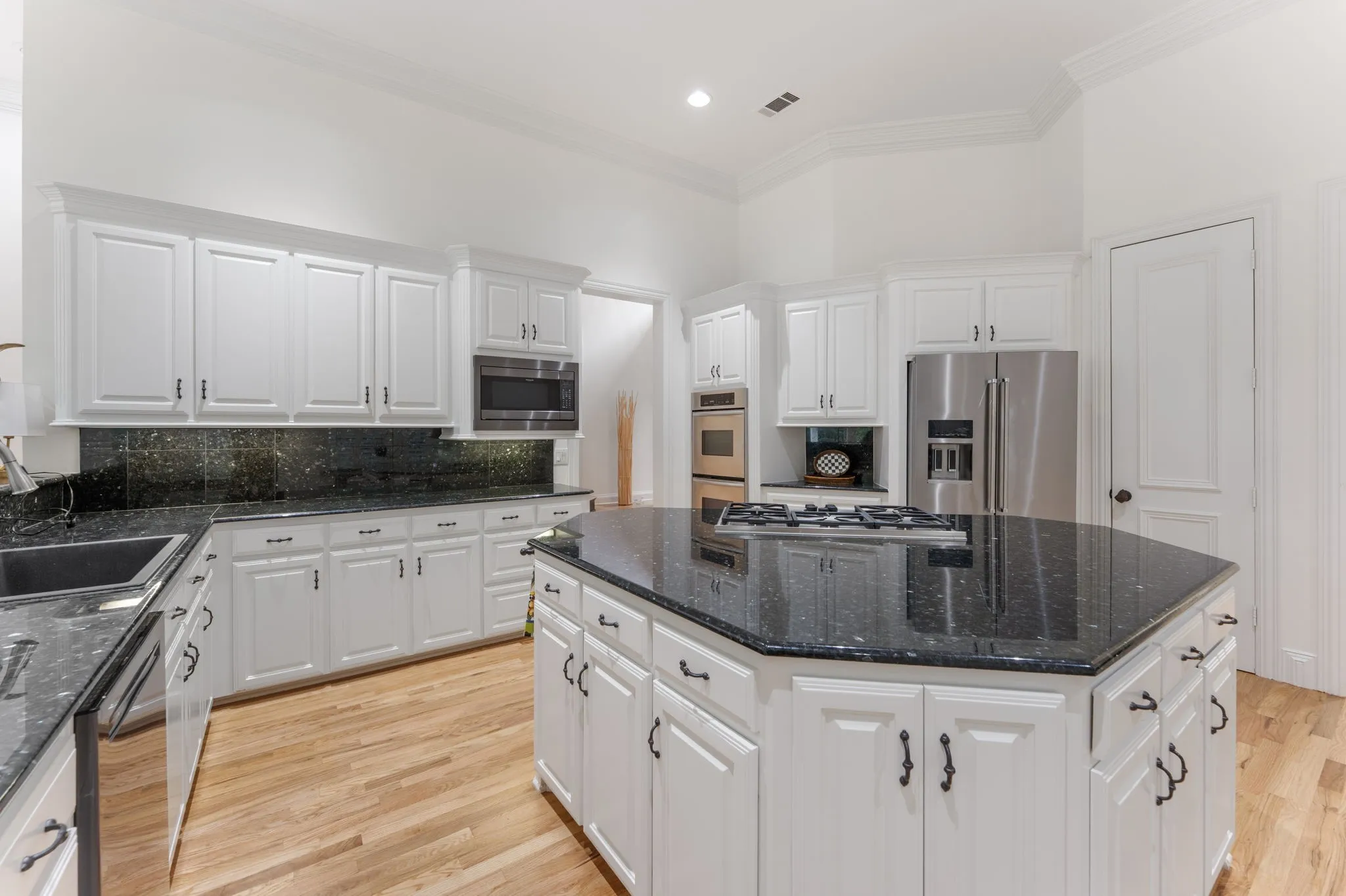 Single Family Residence For Sale in Denton County , 17 Woodcreek Lane, Frisco, Texas 75034, 3 Bedroom, 3 Bathroom, 2 Garage spaces, 3,176 Sqft, built in 1994, mls#21263101, Real Estate Agent in Frisco, Homes For Sale in Denton county, Homes For Sale in Frisco, Realtor in Frisco Texas, Real Estate Brokerage Independent Realty Texas, Luminita Cordes Realtor
