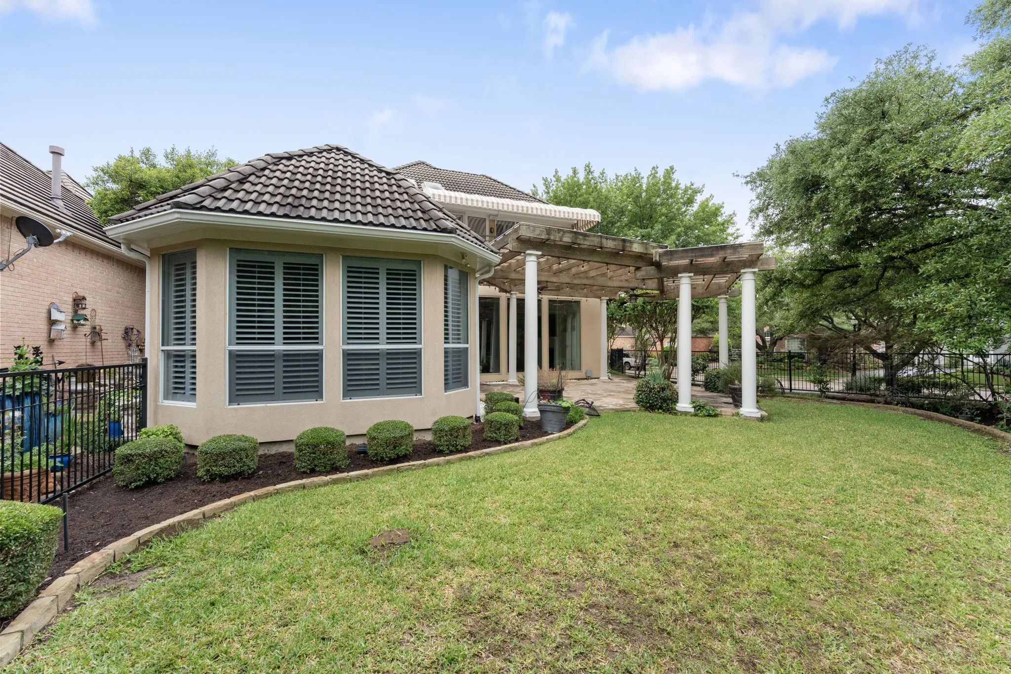 Single Family Residence For Sale in Denton County , 17 Woodcreek Lane, Frisco, Texas 75034, 3 Bedroom, 3 Bathroom, 2 Garage spaces, 3,176 Sqft, built in 1994, mls#21263101, Real Estate Agent in Frisco, Homes For Sale in Denton county, Homes For Sale in Frisco, Realtor in Frisco Texas, Real Estate Brokerage Independent Realty Texas, Luminita Cordes Realtor