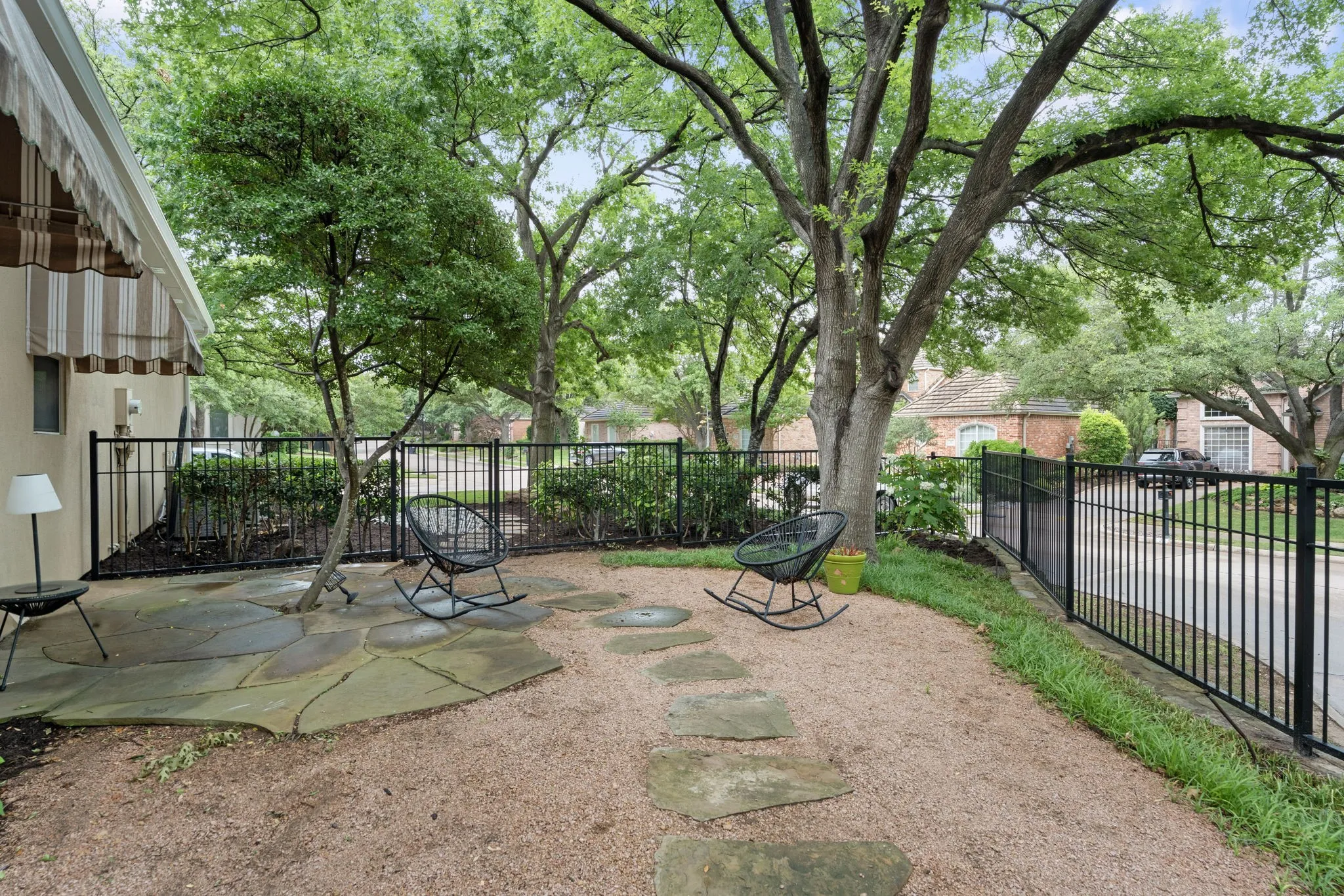 Single Family Residence For Sale in Denton County , 17 Woodcreek Lane, Frisco, Texas 75034, 3 Bedroom, 3 Bathroom, 2 Garage spaces, 3,176 Sqft, built in 1994, mls#21263101, Real Estate Agent in Frisco, Homes For Sale in Denton county, Homes For Sale in Frisco, Realtor in Frisco Texas, Real Estate Brokerage Independent Realty Texas, Luminita Cordes Realtor
