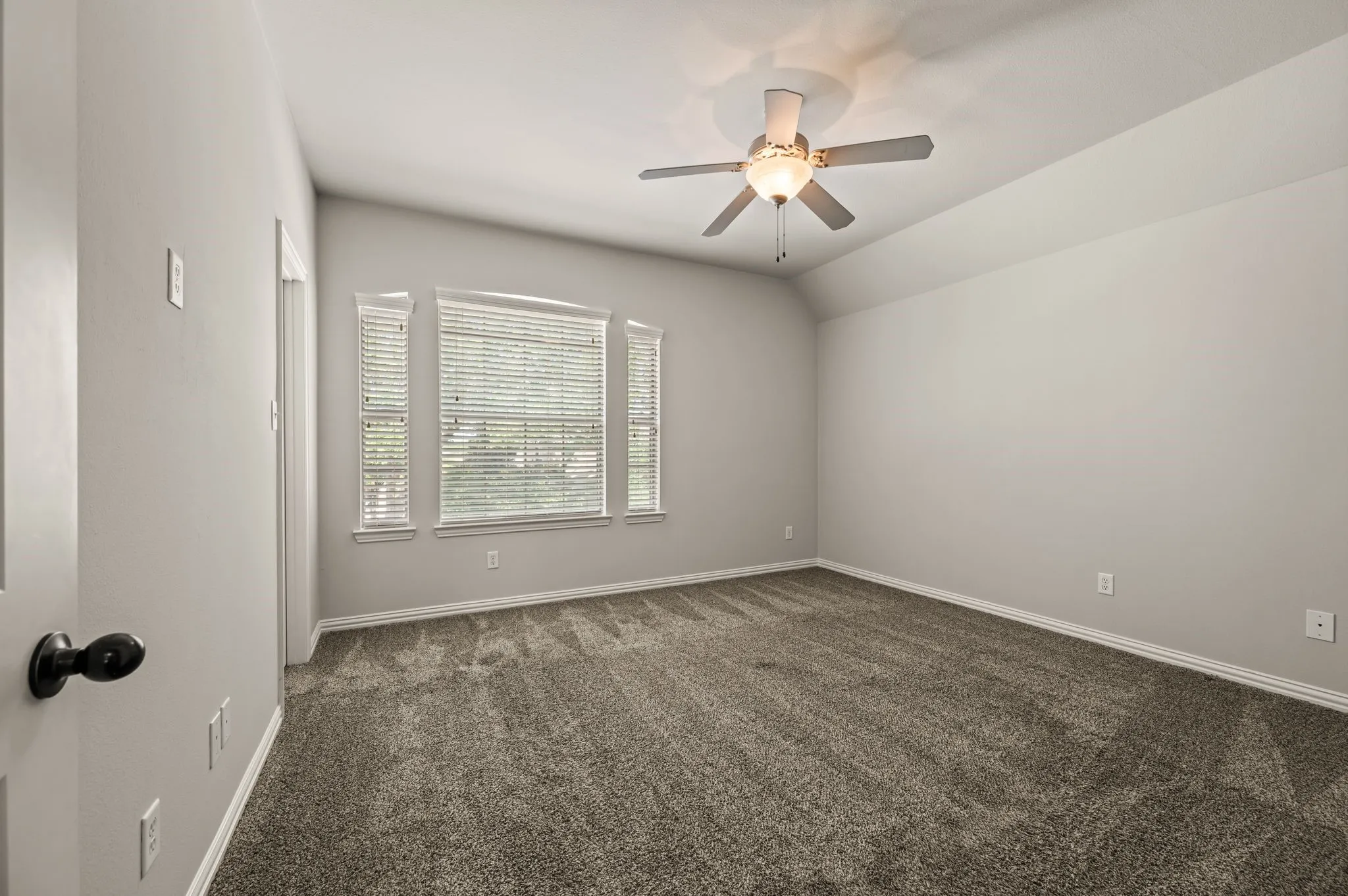 Single Family Residence For Sale in Tarrant County , 250 Churchill Loop, Grapevine, Texas 76051, 3 Bedroom, 3 Bathroom, 2 Garage spaces, 2,142 Sqft, built in 2010, mls#21268201, Real Estate Agent in Grapevine, Homes For Sale in Tarrant county, Homes For Sale in Grapevine, Realtor in Grapevine Texas, Real Estate Brokerage Independent Realty Texas, Luminita Cordes Realtor