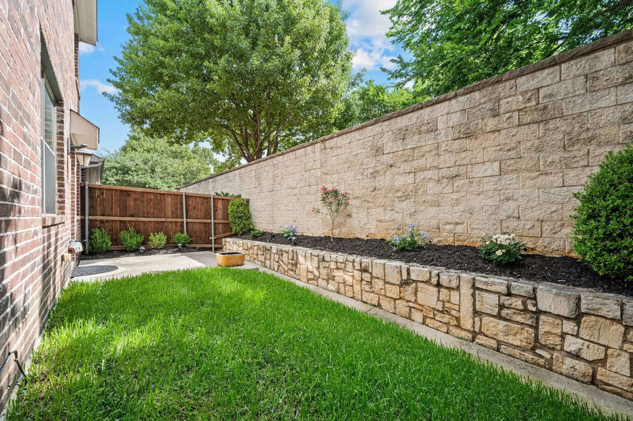 Single Family Residence For Sale in Tarrant County , 250 Churchill Loop, Grapevine, Texas 76051, 3 Bedroom, 3 Bathroom, 2 Garage spaces, 2,142 Sqft, built in 2010, mls#21268201, Real Estate Agent in Grapevine, Homes For Sale in Tarrant county, Homes For Sale in Grapevine, Realtor in Grapevine Texas, Real Estate Brokerage Independent Realty Texas, Luminita Cordes Realtor