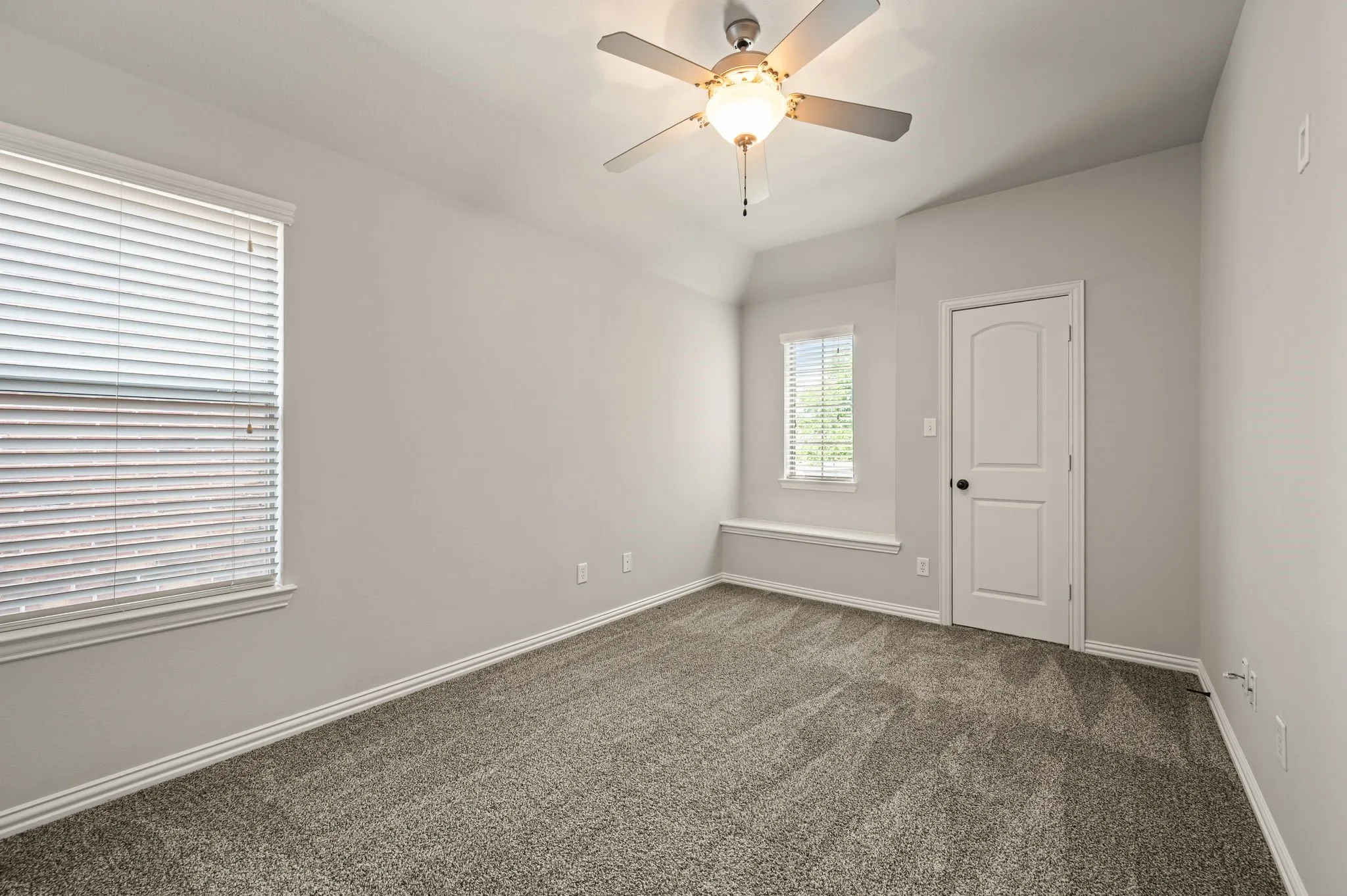 Single Family Residence For Sale in Tarrant County , 250 Churchill Loop, Grapevine, Texas 76051, 3 Bedroom, 3 Bathroom, 2 Garage spaces, 2,142 Sqft, built in 2010, mls#21268201, Real Estate Agent in Grapevine, Homes For Sale in Tarrant county, Homes For Sale in Grapevine, Realtor in Grapevine Texas, Real Estate Brokerage Independent Realty Texas, Luminita Cordes Realtor