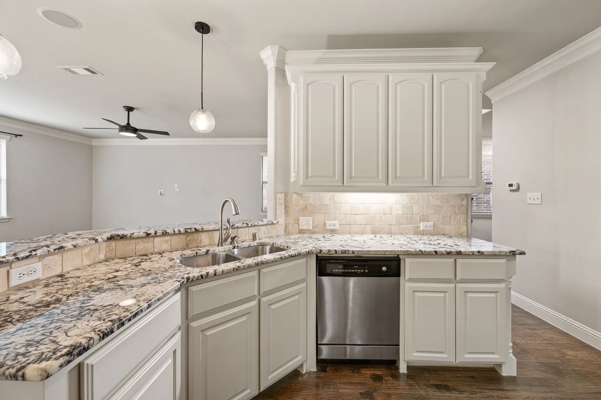 Single Family Residence For Sale in Tarrant County , 250 Churchill Loop, Grapevine, Texas 76051, 3 Bedroom, 3 Bathroom, 2 Garage spaces, 2,142 Sqft, built in 2010, mls#21268201, Real Estate Agent in Grapevine, Homes For Sale in Tarrant county, Homes For Sale in Grapevine, Realtor in Grapevine Texas, Real Estate Brokerage Independent Realty Texas, Luminita Cordes Realtor