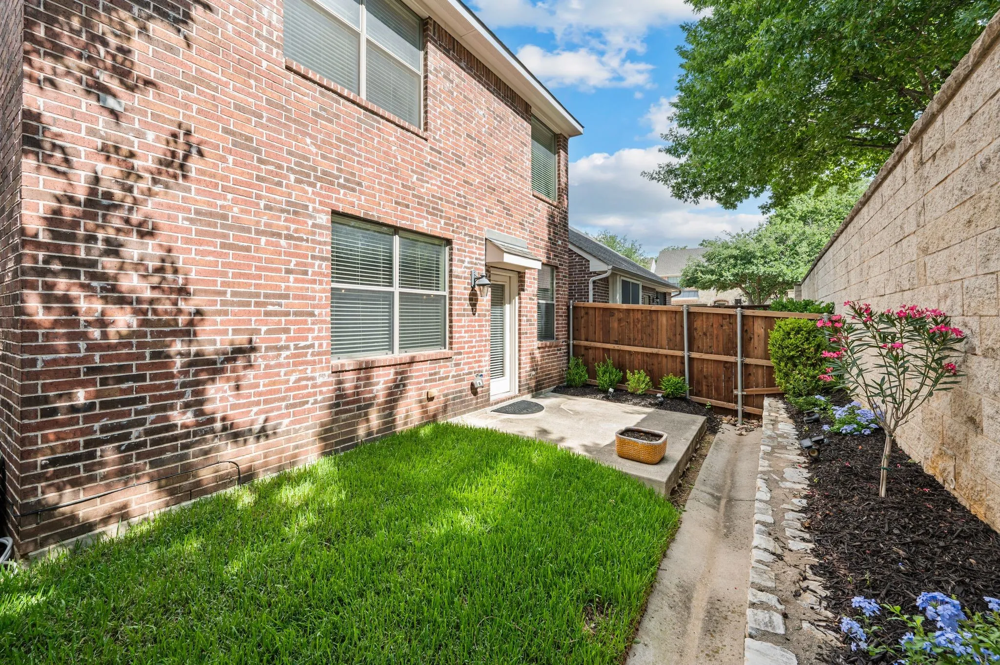 Single Family Residence For Sale in Tarrant County , 250 Churchill Loop, Grapevine, Texas 76051, 3 Bedroom, 3 Bathroom, 2 Garage spaces, 2,142 Sqft, built in 2010, mls#21268201, Real Estate Agent in Grapevine, Homes For Sale in Tarrant county, Homes For Sale in Grapevine, Realtor in Grapevine Texas, Real Estate Brokerage Independent Realty Texas, Luminita Cordes Realtor