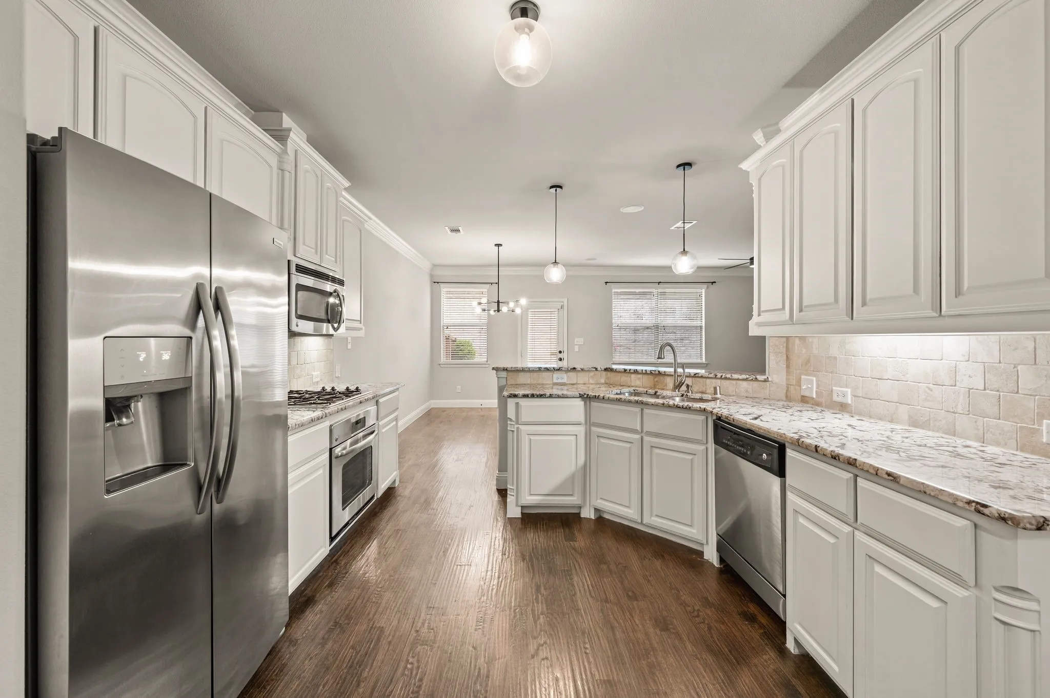 Single Family Residence For Sale in Tarrant County , 250 Churchill Loop, Grapevine, Texas 76051, 3 Bedroom, 3 Bathroom, 2 Garage spaces, 2,142 Sqft, built in 2010, mls#21268201, Real Estate Agent in Grapevine, Homes For Sale in Tarrant county, Homes For Sale in Grapevine, Realtor in Grapevine Texas, Real Estate Brokerage Independent Realty Texas, Luminita Cordes Realtor