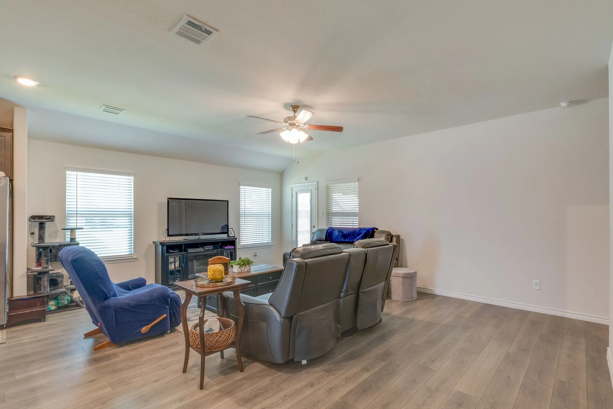 Single Family Residence For Sale in Collin County , 3204 Peacock Lane, Celina, Texas 75009, 4 Bedroom, 3 Bathroom, 2 Garage spaces, 2,089 Sqft, built in 2021, mls#21268855, Real Estate Agent in Celina, Homes For Sale in Collin county, Homes For Sale in Celina, Realtor in Celina Texas, Real Estate Brokerage Independent Realty Texas, Luminita Cordes Realtor