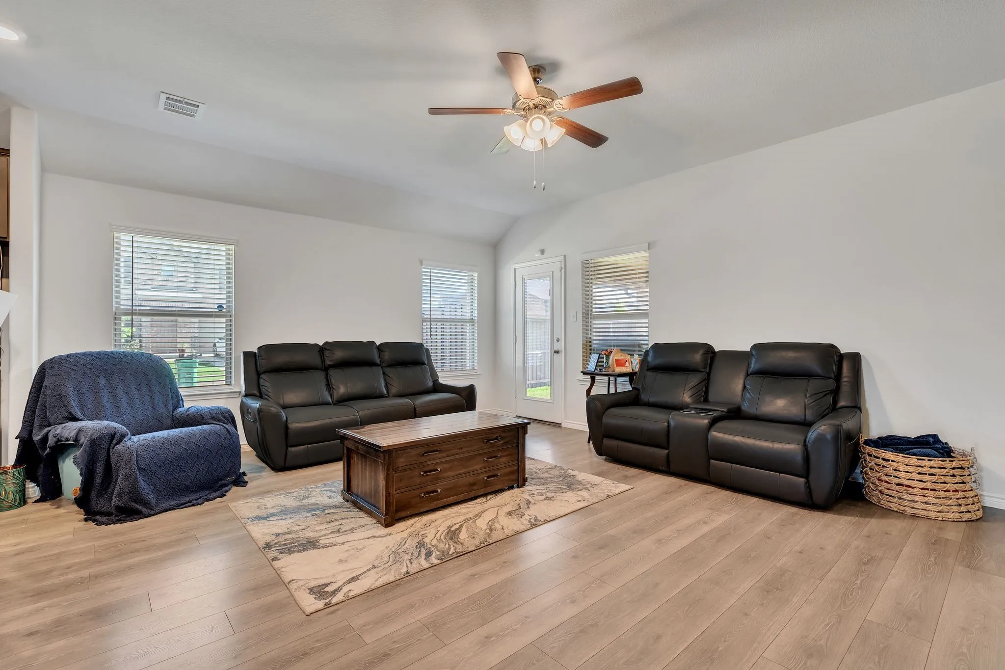 Single Family Residence For Sale in Collin County , 3204 Peacock Lane, Celina, Texas 75009, 4 Bedroom, 3 Bathroom, 2 Garage spaces, 2,089 Sqft, built in 2021, mls#21268855, Real Estate Agent in Celina, Homes For Sale in Collin county, Homes For Sale in Celina, Realtor in Celina Texas, Real Estate Brokerage Independent Realty Texas, Luminita Cordes Realtor