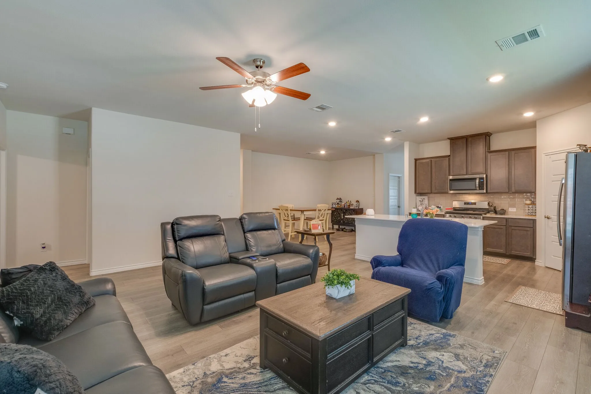Single Family Residence For Sale in Collin County , 3204 Peacock Lane, Celina, Texas 75009, 4 Bedroom, 3 Bathroom, 2 Garage spaces, 2,089 Sqft, built in 2021, mls#21268855, Real Estate Agent in Celina, Homes For Sale in Collin county, Homes For Sale in Celina, Realtor in Celina Texas, Real Estate Brokerage Independent Realty Texas, Luminita Cordes Realtor