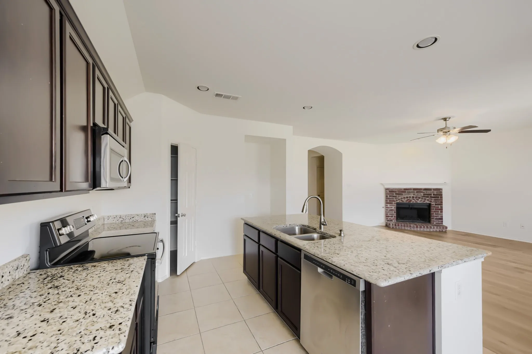 Single Family Residence For Sale in Denton County , 1736 Shoebill Drive, Little Elm, Texas 75068, 3 Bedroom, 2 Bathroom, 2 Garage spaces, 1,602 Sqft, built in 2014, mls#21189013, Real Estate Agent in Little Elm, Homes For Sale in Denton county, Homes For Sale in Little Elm, Realtor in Little Elm Texas, Real Estate Brokerage Independent Realty Texas, Luminita Cordes Realtor