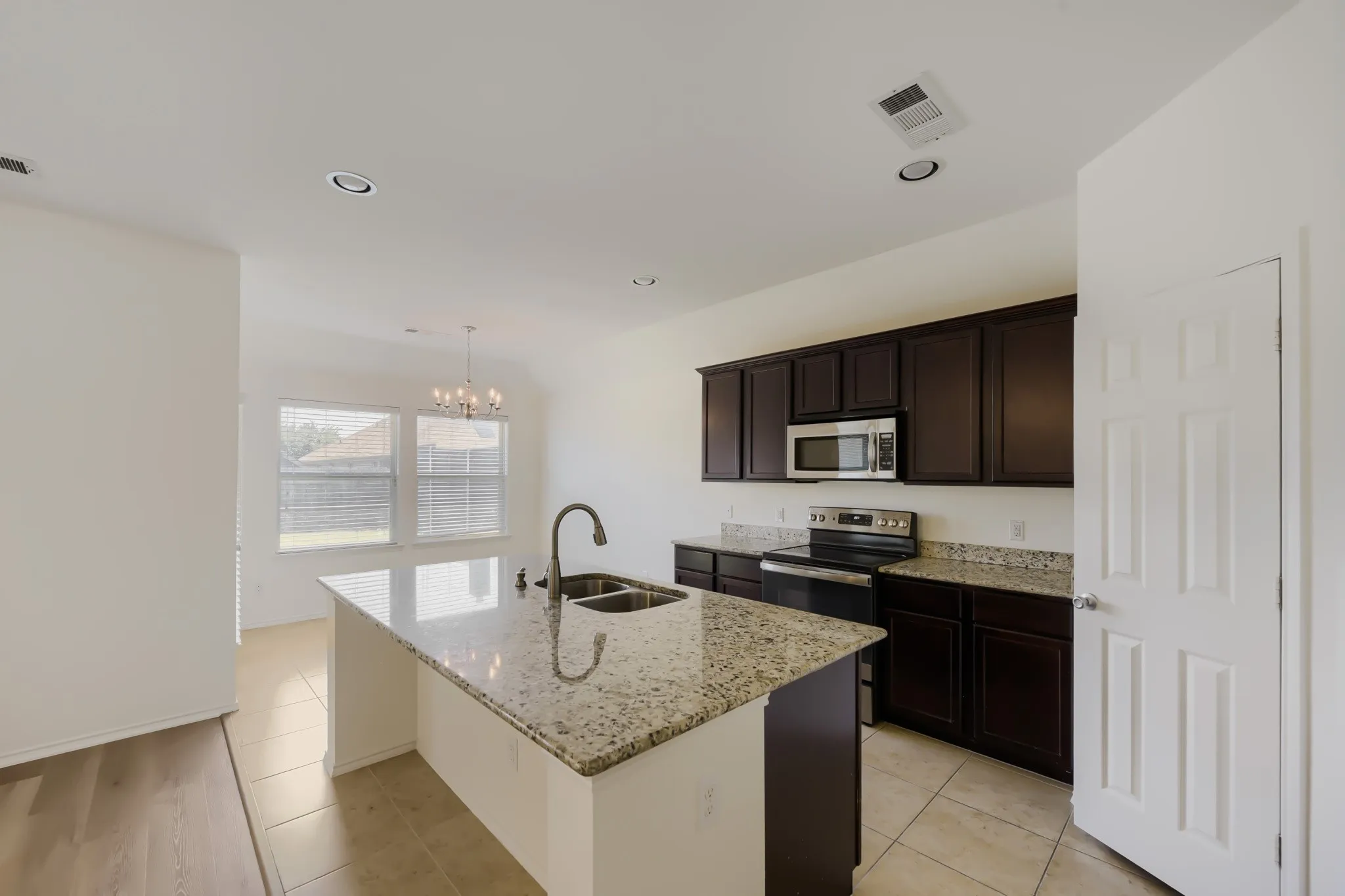 Single Family Residence For Sale in Denton County , 1736 Shoebill Drive, Little Elm, Texas 75068, 3 Bedroom, 2 Bathroom, 2 Garage spaces, 1,602 Sqft, built in 2014, mls#21189013, Real Estate Agent in Little Elm, Homes For Sale in Denton county, Homes For Sale in Little Elm, Realtor in Little Elm Texas, Real Estate Brokerage Independent Realty Texas, Luminita Cordes Realtor
