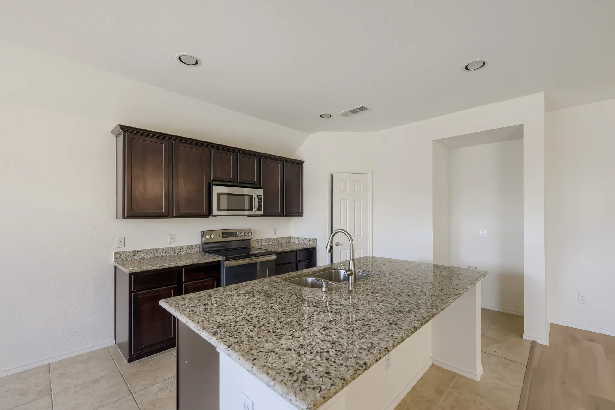 Single Family Residence For Sale in Denton County , 1736 Shoebill Drive, Little Elm, Texas 75068, 3 Bedroom, 2 Bathroom, 2 Garage spaces, 1,602 Sqft, built in 2014, mls#21189013, Real Estate Agent in Little Elm, Homes For Sale in Denton county, Homes For Sale in Little Elm, Realtor in Little Elm Texas, Real Estate Brokerage Independent Realty Texas, Luminita Cordes Realtor