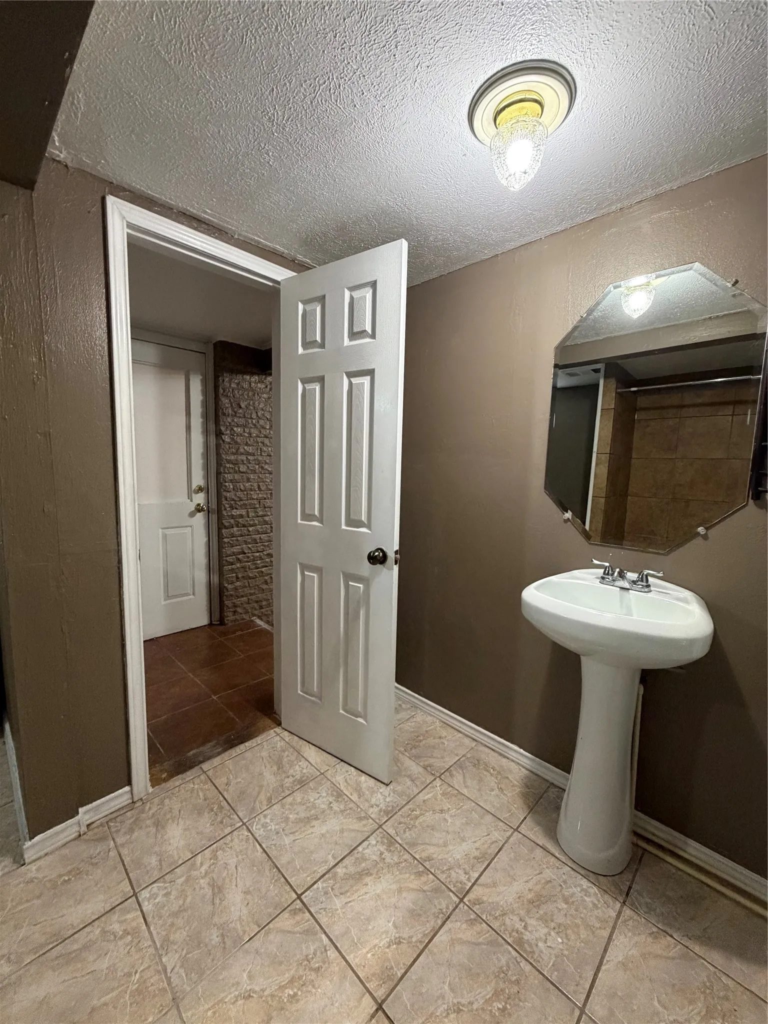 Single Family Residence For Rent in Dallas County , 2436 Lockhart Avenue, Dallas, Texas 75228, 1 Bedroom, 1 Bathroom, Garage spaces, 1,338 Sqft, built in 1960, mls#21271195, Real Estate Agent in Dallas, Homes For Rent in Dallas county, Homes For Rent in Dallas, Realtor in Dallas Texas, Real Estate Brokerage Independent Realty Texas, Luminita Cordes Realtor