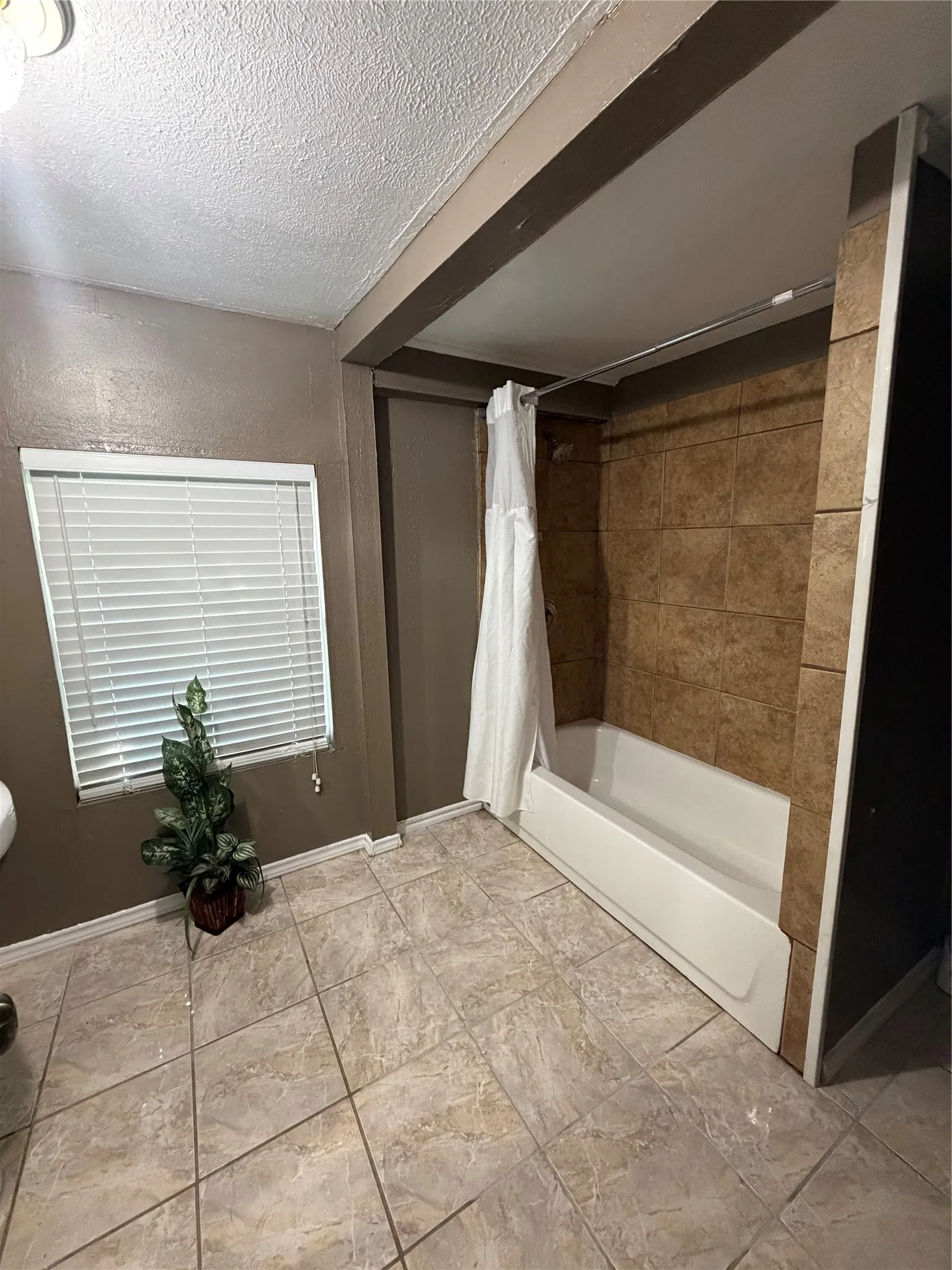 Single Family Residence For Rent in Dallas County , 2436 Lockhart Avenue, Dallas, Texas 75228, 1 Bedroom, 1 Bathroom, Garage spaces, 1,338 Sqft, built in 1960, mls#21271195, Real Estate Agent in Dallas, Homes For Rent in Dallas county, Homes For Rent in Dallas, Realtor in Dallas Texas, Real Estate Brokerage Independent Realty Texas, Luminita Cordes Realtor
