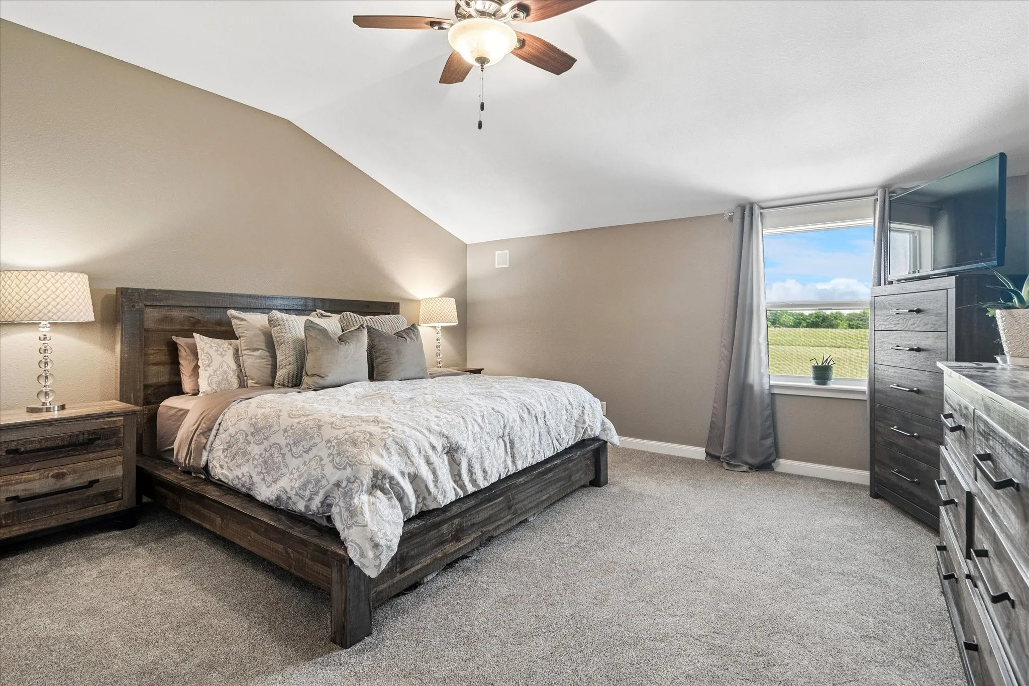 Single Family Residence For Sale in Grayson County , 1081 Schneider Road, Howe, Texas 75459, 5 Bedroom, 3 Bathroom, 2 Garage spaces, 4,509 Sqft, built in 2000, mls#21270155, Real Estate Agent in Howe, Homes For Sale in Grayson county, Homes For Sale in Howe, Realtor in Howe Texas, Real Estate Brokerage Independent Realty Texas, Luminita Cordes Realtor