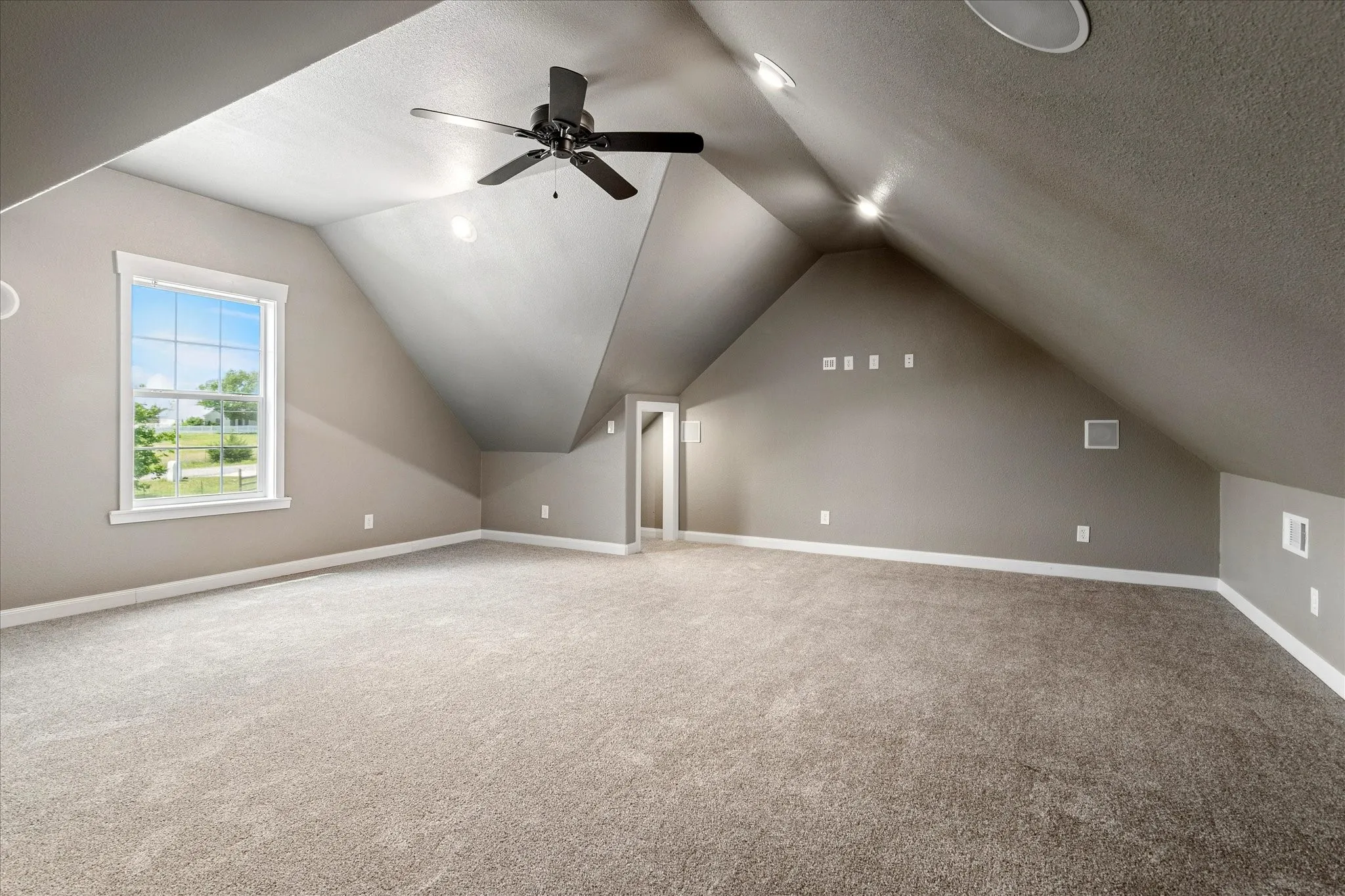 Single Family Residence For Sale in Grayson County , 1081 Schneider Road, Howe, Texas 75459, 5 Bedroom, 3 Bathroom, 2 Garage spaces, 4,509 Sqft, built in 2000, mls#21270155, Real Estate Agent in Howe, Homes For Sale in Grayson county, Homes For Sale in Howe, Realtor in Howe Texas, Real Estate Brokerage Independent Realty Texas, Luminita Cordes Realtor