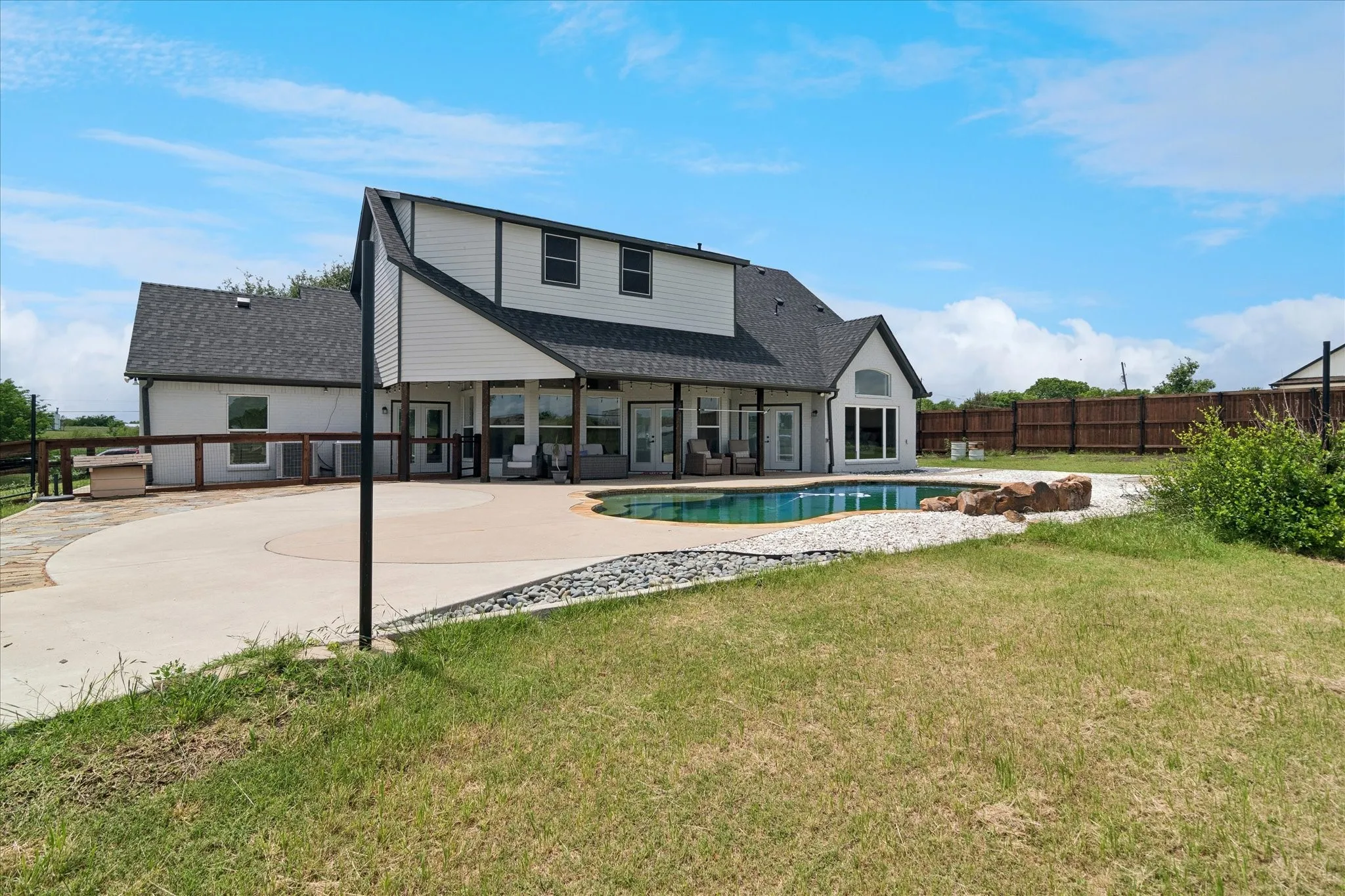 Single Family Residence For Sale in Grayson County , 1081 Schneider Road, Howe, Texas 75459, 5 Bedroom, 3 Bathroom, 2 Garage spaces, 4,509 Sqft, built in 2000, mls#21270155, Real Estate Agent in Howe, Homes For Sale in Grayson county, Homes For Sale in Howe, Realtor in Howe Texas, Real Estate Brokerage Independent Realty Texas, Luminita Cordes Realtor