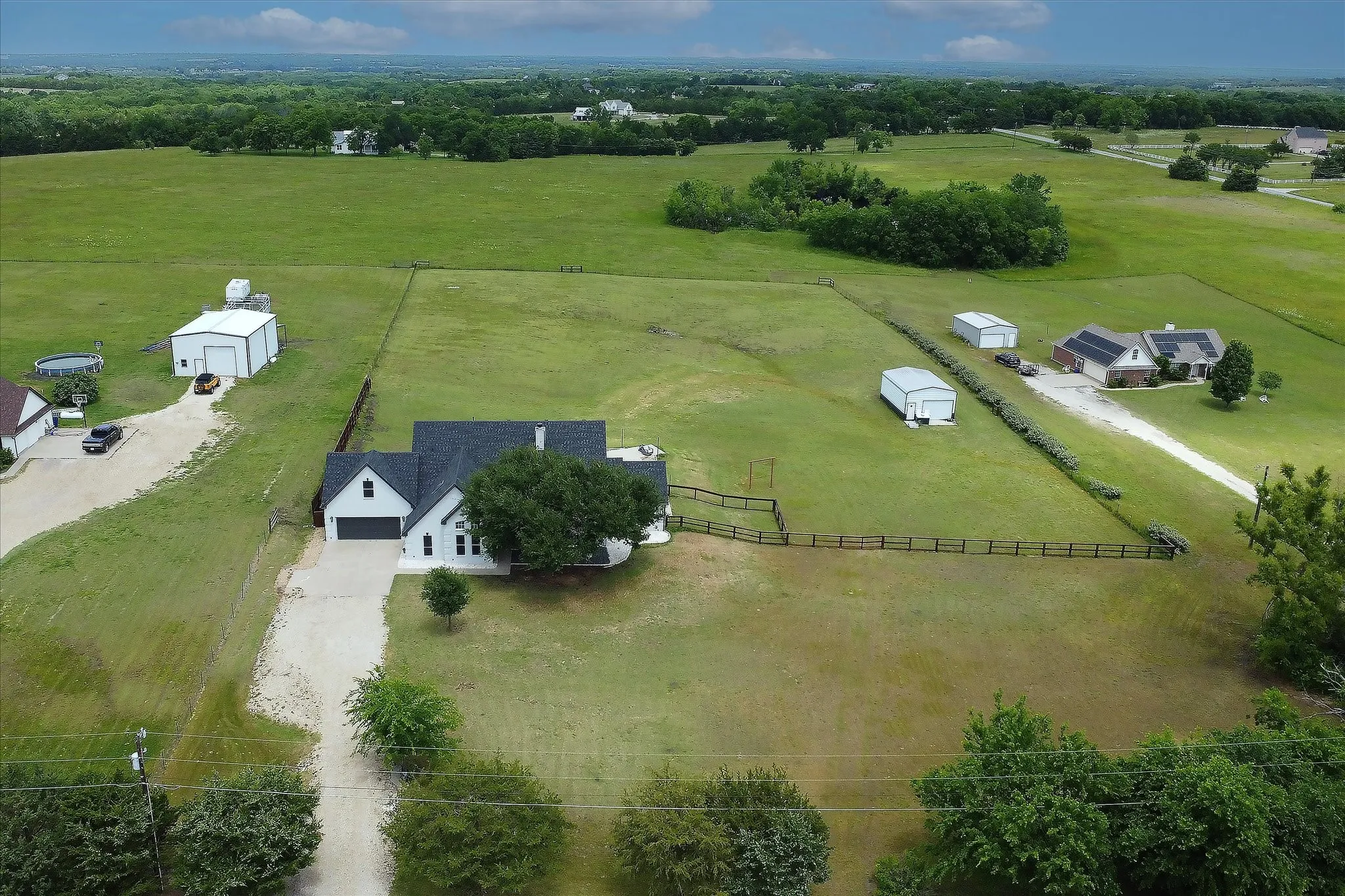 Single Family Residence For Sale in Grayson County , 1081 Schneider Road, Howe, Texas 75459, 5 Bedroom, 3 Bathroom, 2 Garage spaces, 4,509 Sqft, built in 2000, mls#21270155, Real Estate Agent in Howe, Homes For Sale in Grayson county, Homes For Sale in Howe, Realtor in Howe Texas, Real Estate Brokerage Independent Realty Texas, Luminita Cordes Realtor