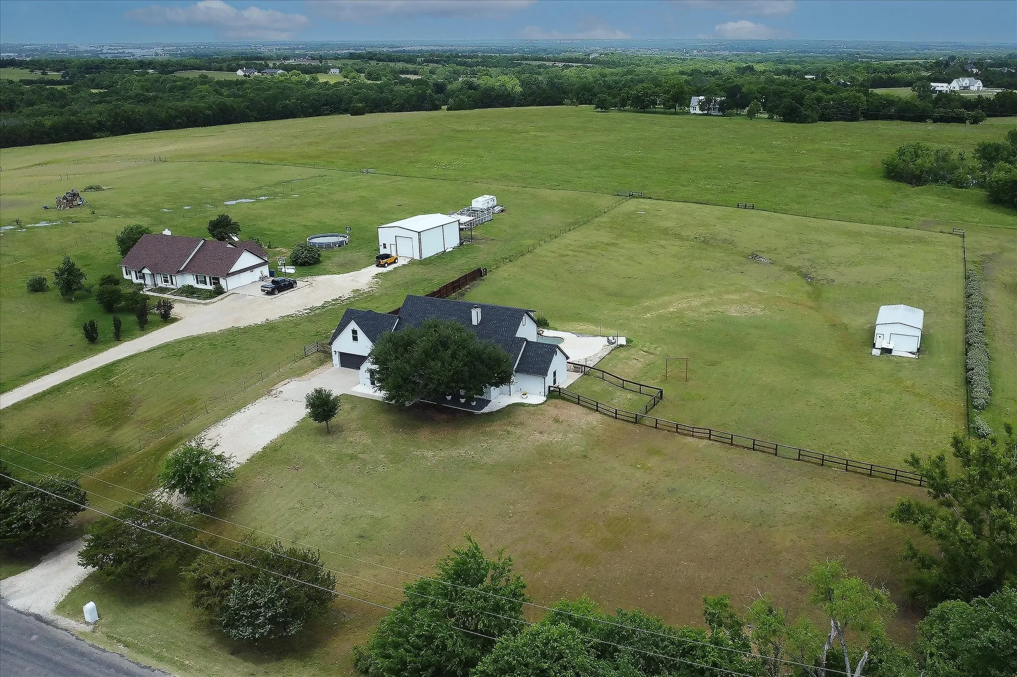 Single Family Residence For Sale in Grayson County , 1081 Schneider Road, Howe, Texas 75459, 5 Bedroom, 3 Bathroom, 2 Garage spaces, 4,509 Sqft, built in 2000, mls#21270155, Real Estate Agent in Howe, Homes For Sale in Grayson county, Homes For Sale in Howe, Realtor in Howe Texas, Real Estate Brokerage Independent Realty Texas, Luminita Cordes Realtor