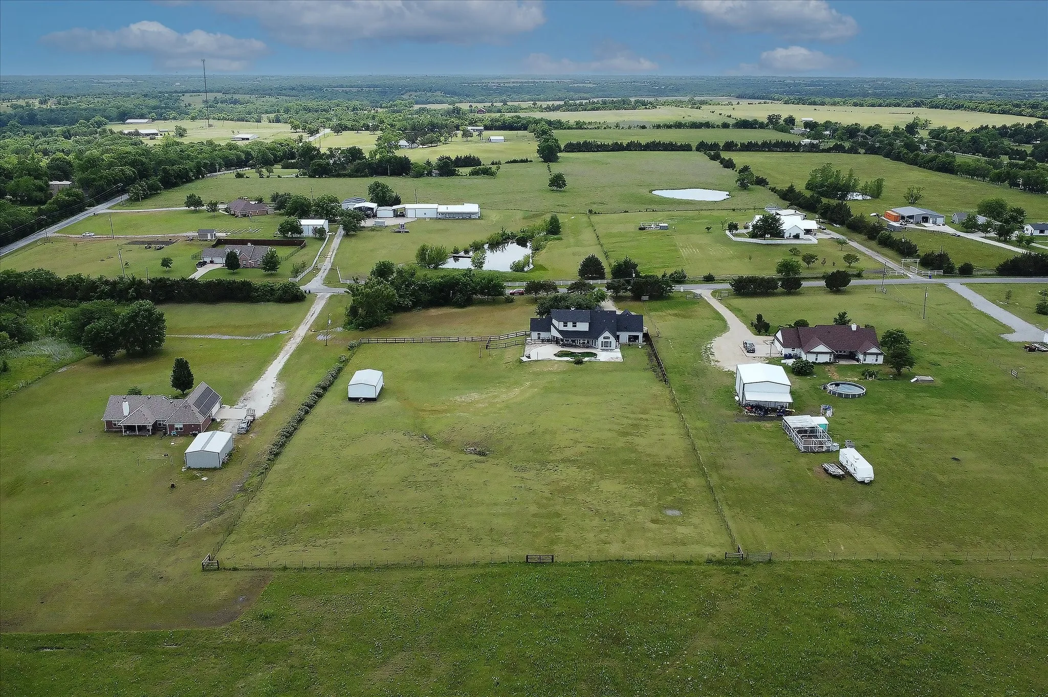 Single Family Residence For Sale in Grayson County , 1081 Schneider Road, Howe, Texas 75459, 5 Bedroom, 3 Bathroom, 2 Garage spaces, 4,509 Sqft, built in 2000, mls#21270155, Real Estate Agent in Howe, Homes For Sale in Grayson county, Homes For Sale in Howe, Realtor in Howe Texas, Real Estate Brokerage Independent Realty Texas, Luminita Cordes Realtor
