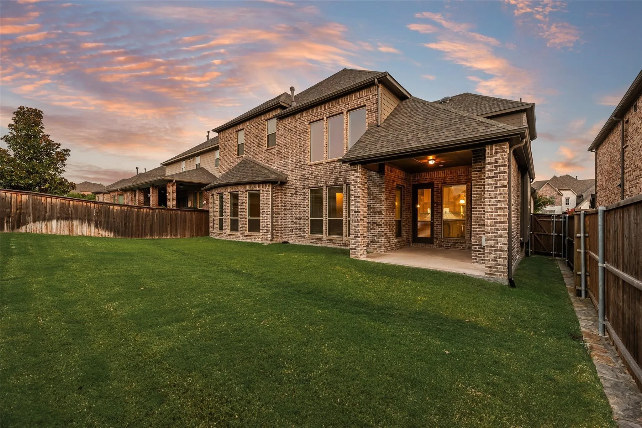 Single Family Residence For Sale in Rockwall County , 922 Amber Knoll Drive, Rockwall, Texas 75087, 4 Bedroom, 5 Bathroom, 3 Garage spaces, 3,654 Sqft, built in 2016, mls#21271222, Real Estate Agent in Rockwall, Homes For Sale in Rockwall county, Homes For Sale in Rockwall, Realtor in Rockwall Texas, Real Estate Brokerage Independent Realty Texas, Luminita Cordes Realtor
