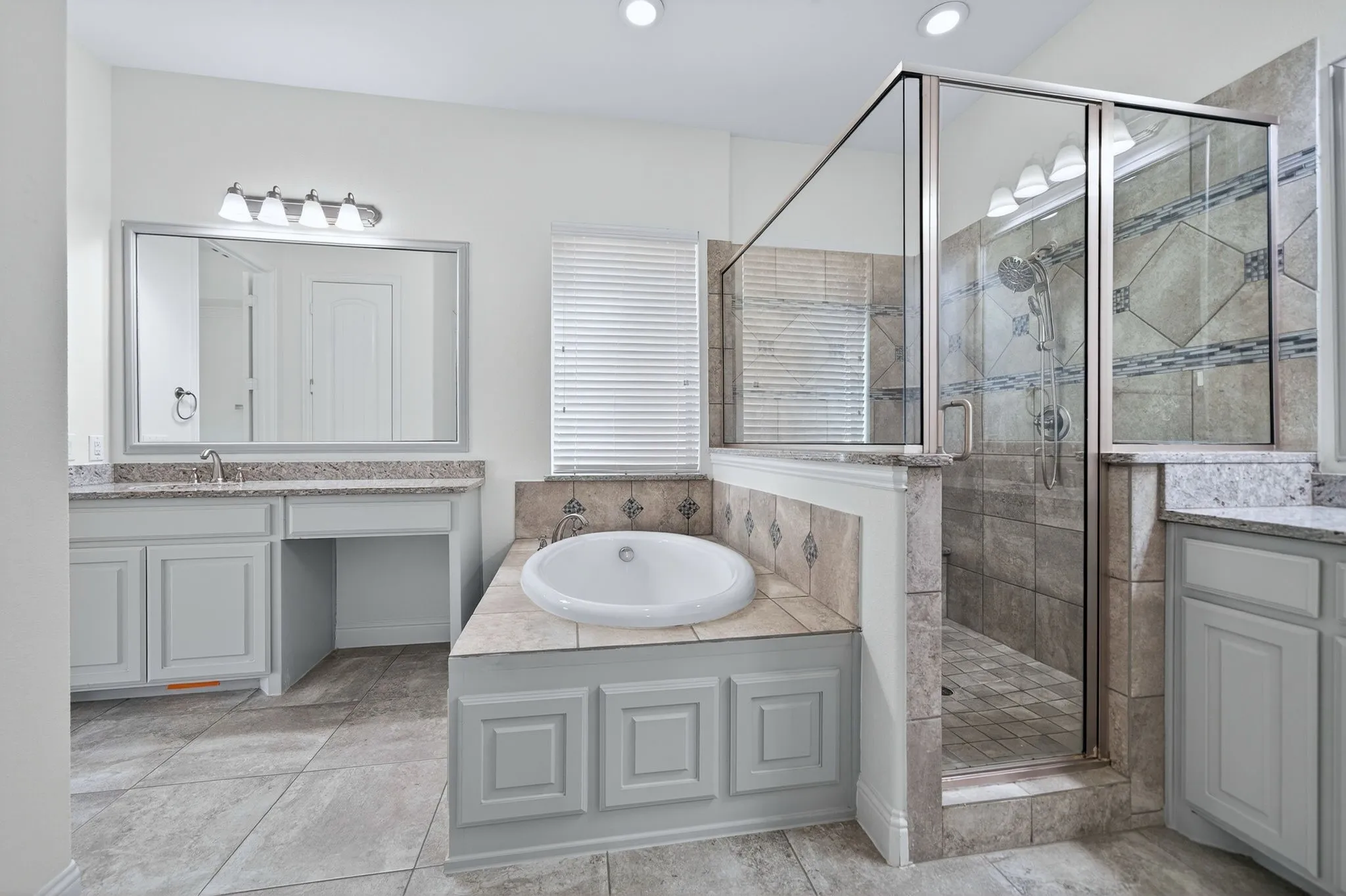 Single Family Residence For Sale in Rockwall County , 922 Amber Knoll Drive, Rockwall, Texas 75087, 4 Bedroom, 5 Bathroom, 3 Garage spaces, 3,654 Sqft, built in 2016, mls#21271222, Real Estate Agent in Rockwall, Homes For Sale in Rockwall county, Homes For Sale in Rockwall, Realtor in Rockwall Texas, Real Estate Brokerage Independent Realty Texas, Luminita Cordes Realtor