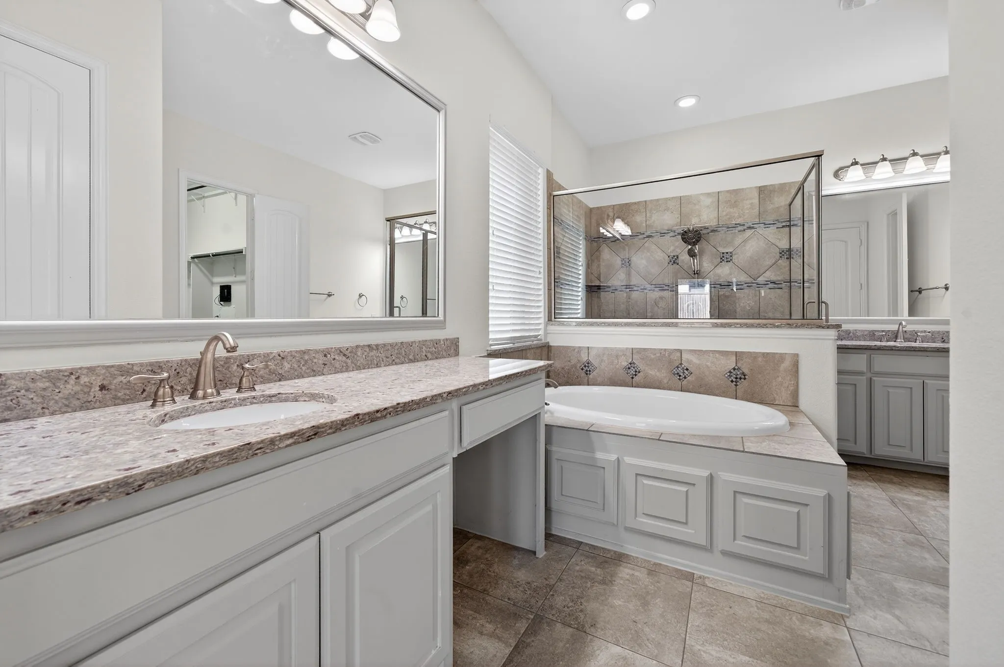 Single Family Residence For Sale in Rockwall County , 922 Amber Knoll Drive, Rockwall, Texas 75087, 4 Bedroom, 5 Bathroom, 3 Garage spaces, 3,654 Sqft, built in 2016, mls#21271222, Real Estate Agent in Rockwall, Homes For Sale in Rockwall county, Homes For Sale in Rockwall, Realtor in Rockwall Texas, Real Estate Brokerage Independent Realty Texas, Luminita Cordes Realtor