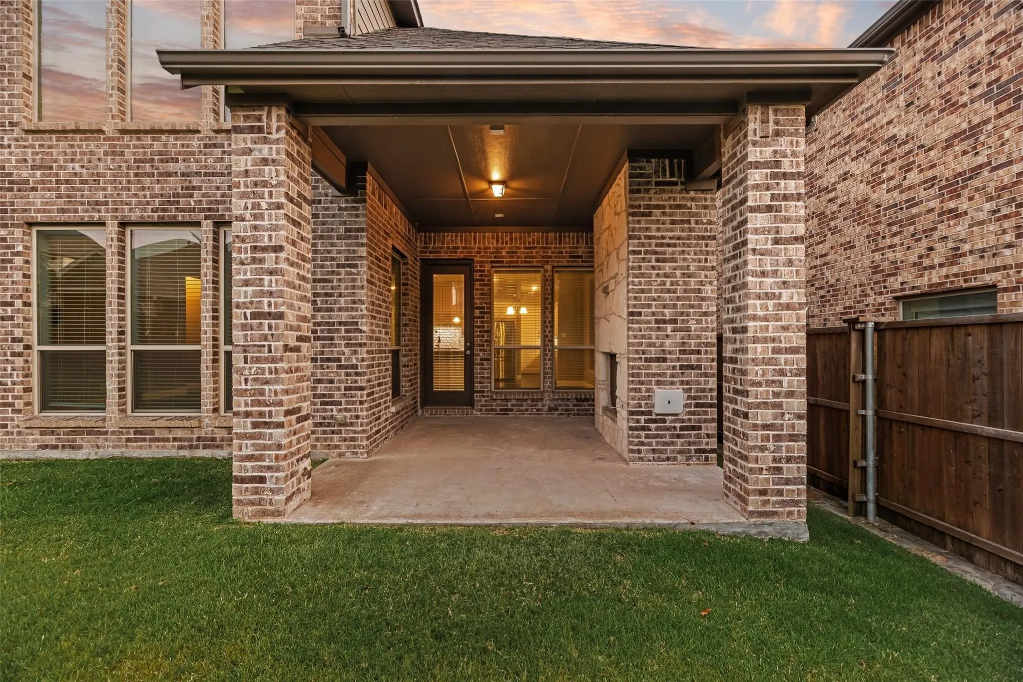 Single Family Residence For Sale in Rockwall County , 922 Amber Knoll Drive, Rockwall, Texas 75087, 4 Bedroom, 5 Bathroom, 3 Garage spaces, 3,654 Sqft, built in 2016, mls#21271222, Real Estate Agent in Rockwall, Homes For Sale in Rockwall county, Homes For Sale in Rockwall, Realtor in Rockwall Texas, Real Estate Brokerage Independent Realty Texas, Luminita Cordes Realtor