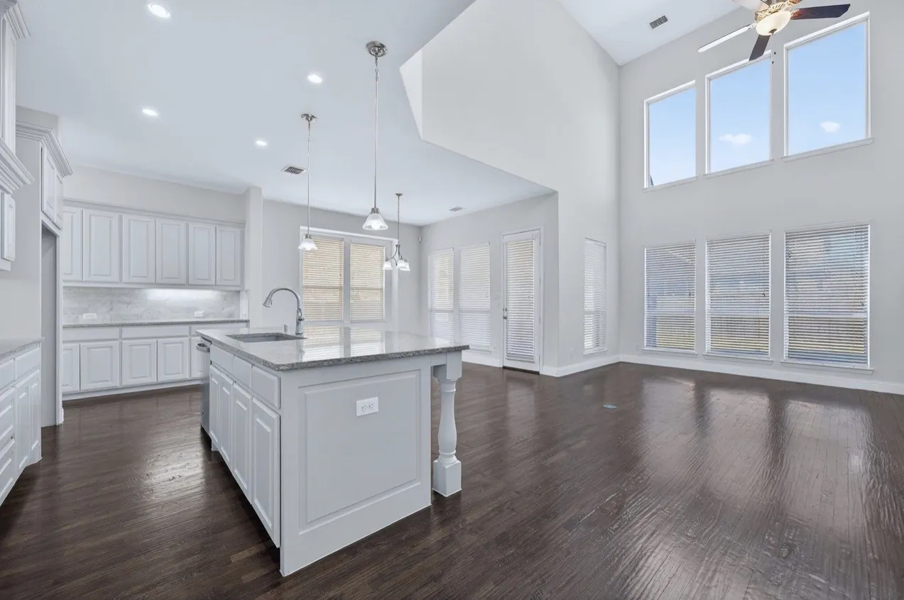 Single Family Residence For Sale in Rockwall County , 922 Amber Knoll Drive, Rockwall, Texas 75087, 4 Bedroom, 5 Bathroom, 3 Garage spaces, 3,654 Sqft, built in 2016, mls#21271222, Real Estate Agent in Rockwall, Homes For Sale in Rockwall county, Homes For Sale in Rockwall, Realtor in Rockwall Texas, Real Estate Brokerage Independent Realty Texas, Luminita Cordes Realtor