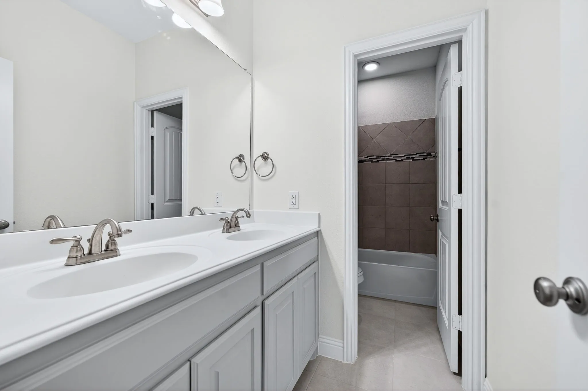 Single Family Residence For Sale in Rockwall County , 922 Amber Knoll Drive, Rockwall, Texas 75087, 4 Bedroom, 5 Bathroom, 3 Garage spaces, 3,654 Sqft, built in 2016, mls#21271222, Real Estate Agent in Rockwall, Homes For Sale in Rockwall county, Homes For Sale in Rockwall, Realtor in Rockwall Texas, Real Estate Brokerage Independent Realty Texas, Luminita Cordes Realtor