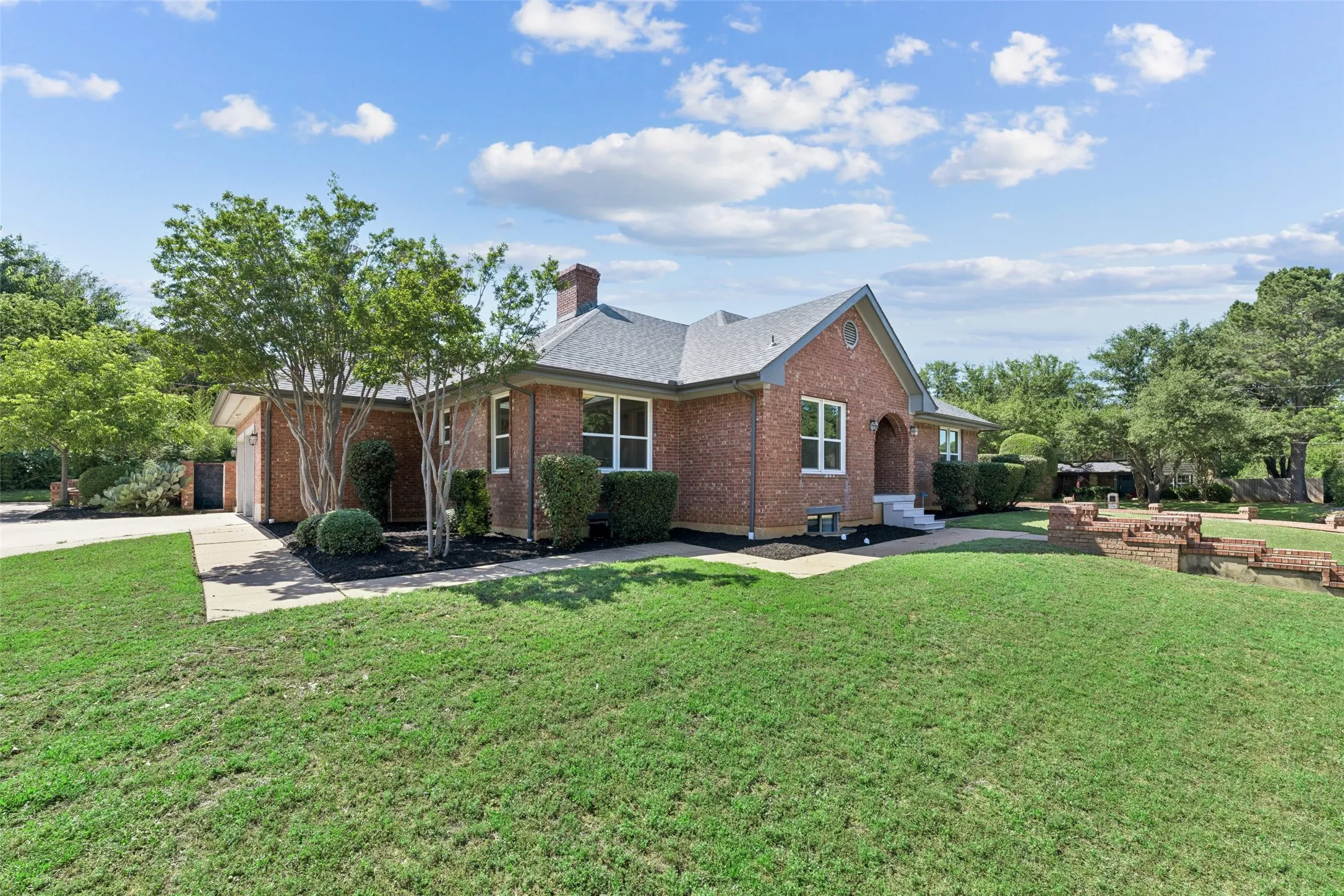 Single Family Residence For Sale in Tarrant County , 1315 Hardage Lane, Colleyville, Texas 76034, 5 Bedroom, 3 Bathroom, 2 Garage spaces, 4,107 Sqft, built in 1986, mls#21263072, Real Estate Agent in Colleyville, Homes For Sale in Tarrant county, Homes For Sale in Colleyville, Realtor in Colleyville Texas, Real Estate Brokerage Independent Realty Texas, Luminita Cordes Realtor
