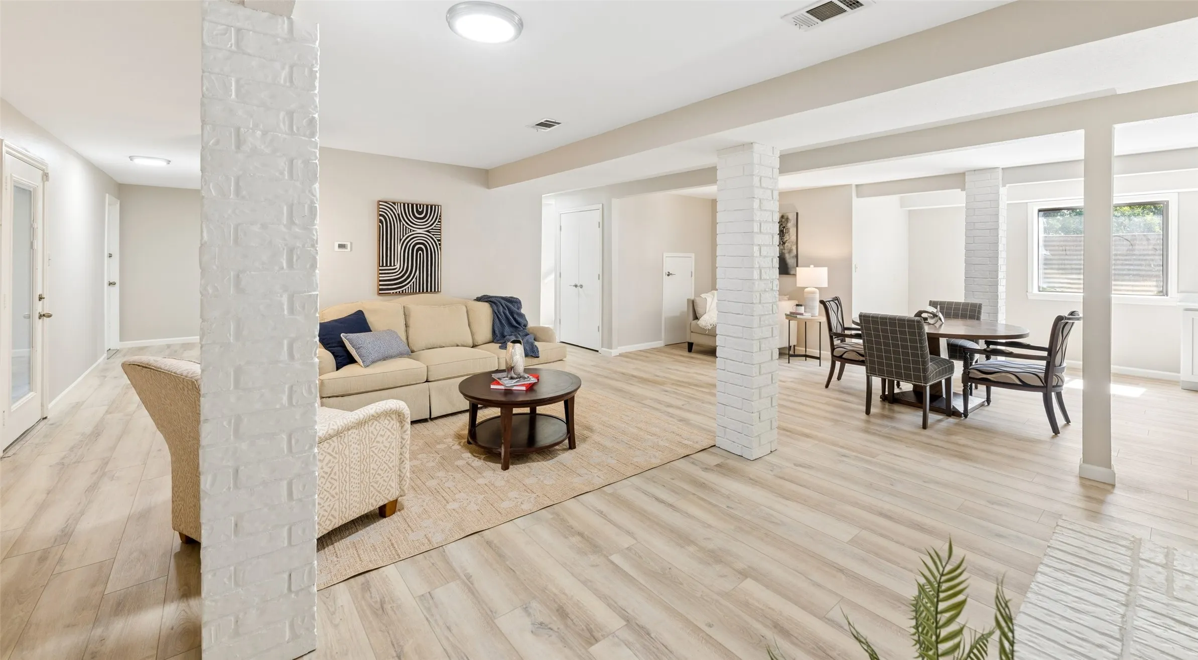 Single Family Residence For Sale in Tarrant County , 1315 Hardage Lane, Colleyville, Texas 76034, 5 Bedroom, 3 Bathroom, 2 Garage spaces, 4,107 Sqft, built in 1986, mls#21263072, Real Estate Agent in Colleyville, Homes For Sale in Tarrant county, Homes For Sale in Colleyville, Realtor in Colleyville Texas, Real Estate Brokerage Independent Realty Texas, Luminita Cordes Realtor