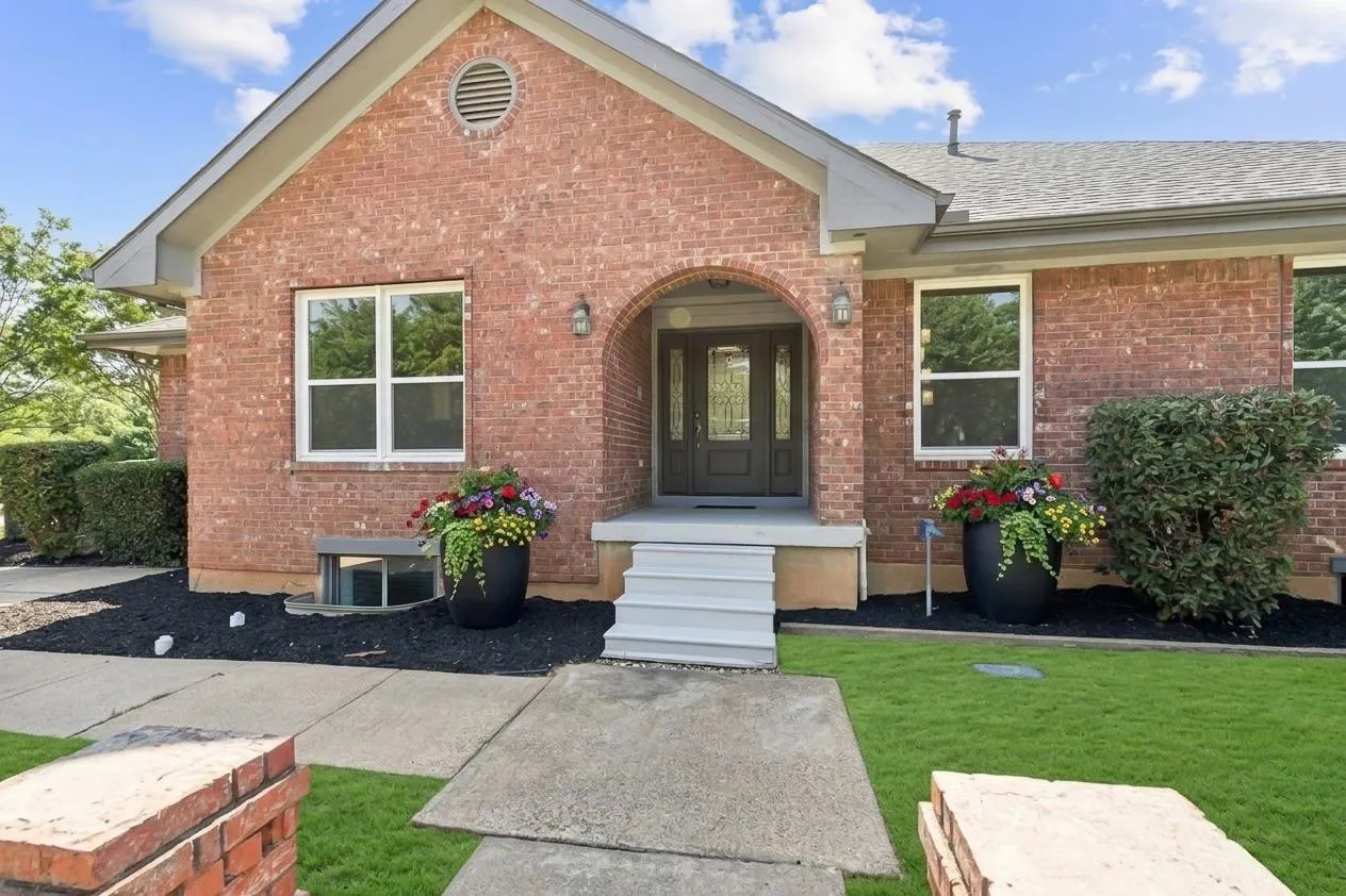 Single Family Residence For Sale in Tarrant County , 1315 Hardage Lane, Colleyville, Texas 76034, 5 Bedroom, 3 Bathroom, 2 Garage spaces, 4,107 Sqft, built in 1986, mls#21263072, Real Estate Agent in Colleyville, Homes For Sale in Tarrant county, Homes For Sale in Colleyville, Realtor in Colleyville Texas, Real Estate Brokerage Independent Realty Texas, Luminita Cordes Realtor