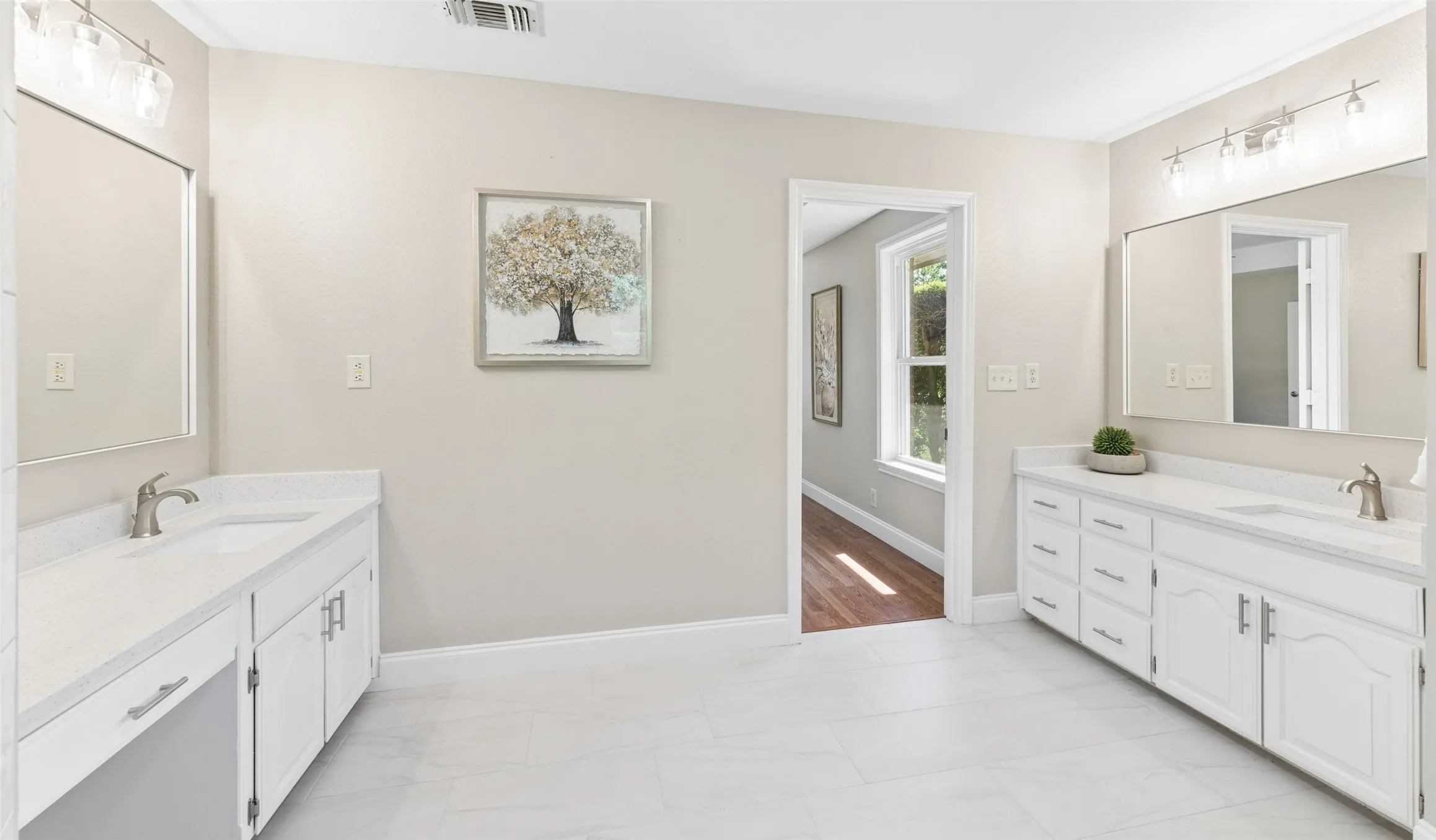 Single Family Residence For Sale in Tarrant County , 1315 Hardage Lane, Colleyville, Texas 76034, 5 Bedroom, 3 Bathroom, 2 Garage spaces, 4,107 Sqft, built in 1986, mls#21263072, Real Estate Agent in Colleyville, Homes For Sale in Tarrant county, Homes For Sale in Colleyville, Realtor in Colleyville Texas, Real Estate Brokerage Independent Realty Texas, Luminita Cordes Realtor