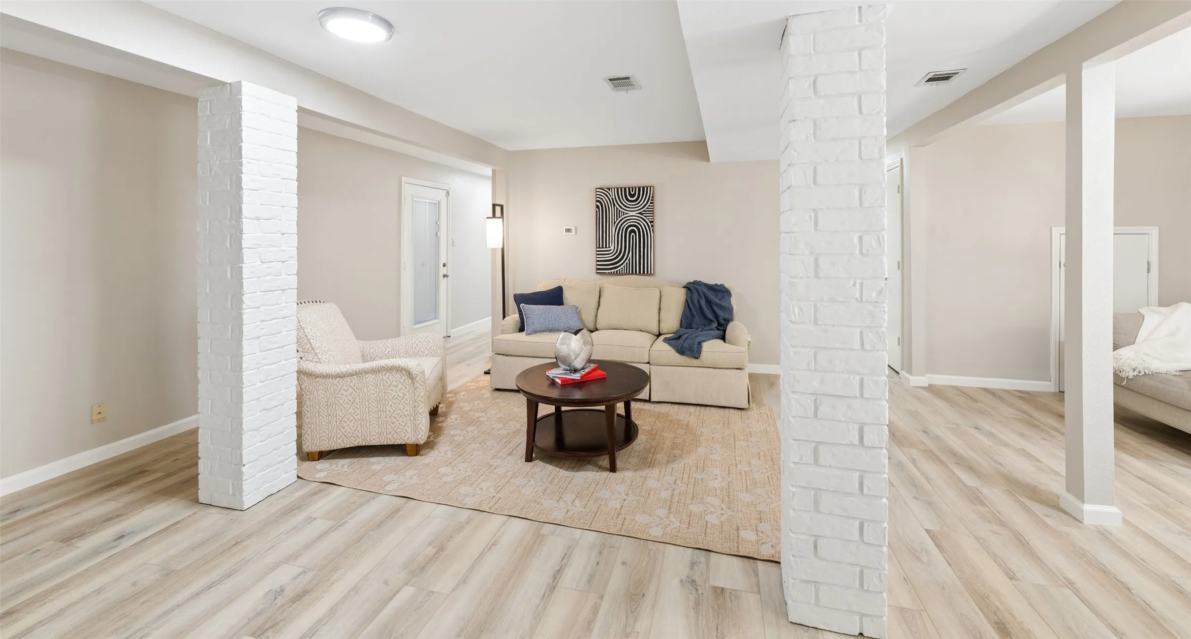 Single Family Residence For Sale in Tarrant County , 1315 Hardage Lane, Colleyville, Texas 76034, 5 Bedroom, 3 Bathroom, 2 Garage spaces, 4,107 Sqft, built in 1986, mls#21263072, Real Estate Agent in Colleyville, Homes For Sale in Tarrant county, Homes For Sale in Colleyville, Realtor in Colleyville Texas, Real Estate Brokerage Independent Realty Texas, Luminita Cordes Realtor