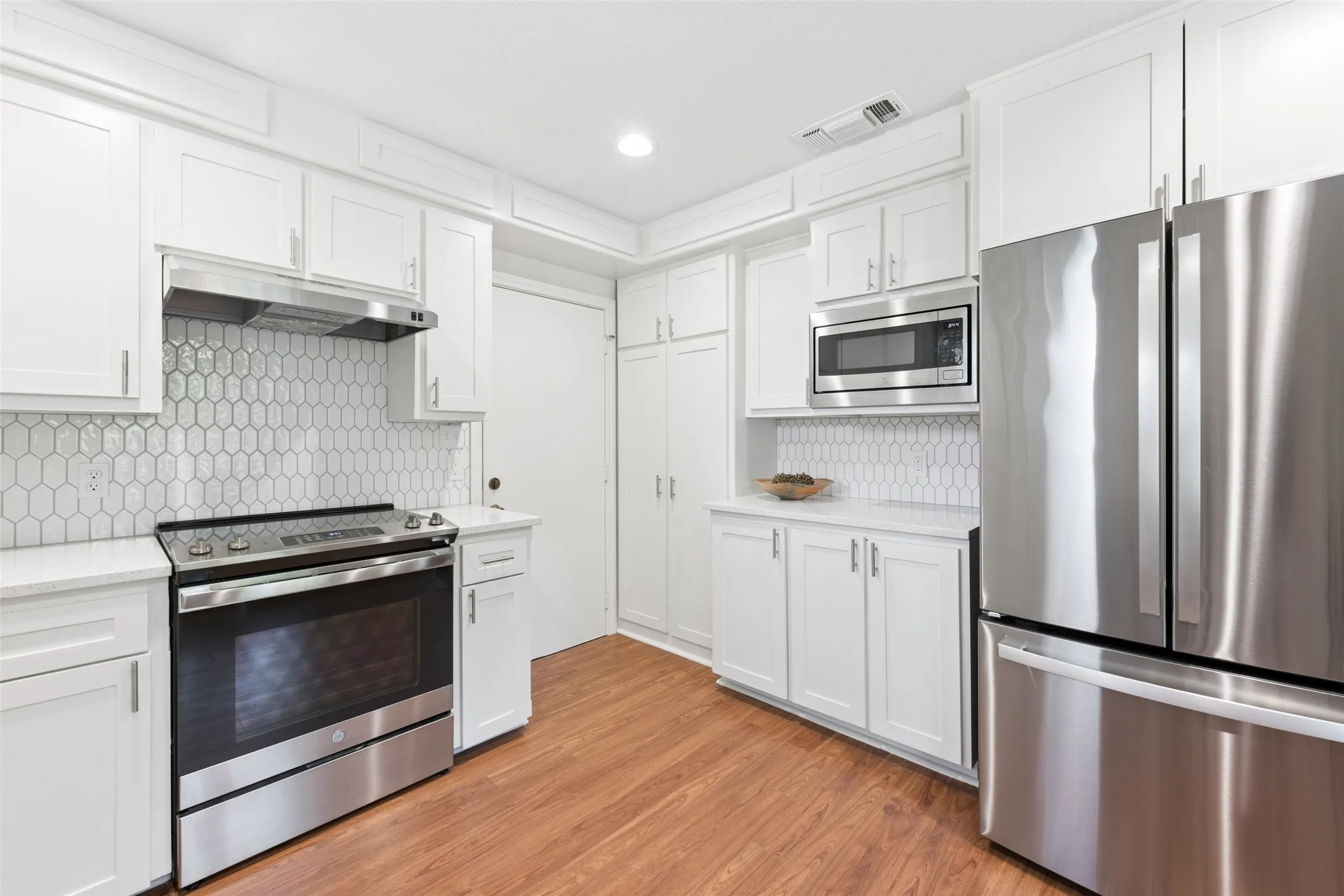 Single Family Residence For Sale in Tarrant County , 1315 Hardage Lane, Colleyville, Texas 76034, 5 Bedroom, 3 Bathroom, 2 Garage spaces, 4,107 Sqft, built in 1986, mls#21263072, Real Estate Agent in Colleyville, Homes For Sale in Tarrant county, Homes For Sale in Colleyville, Realtor in Colleyville Texas, Real Estate Brokerage Independent Realty Texas, Luminita Cordes Realtor