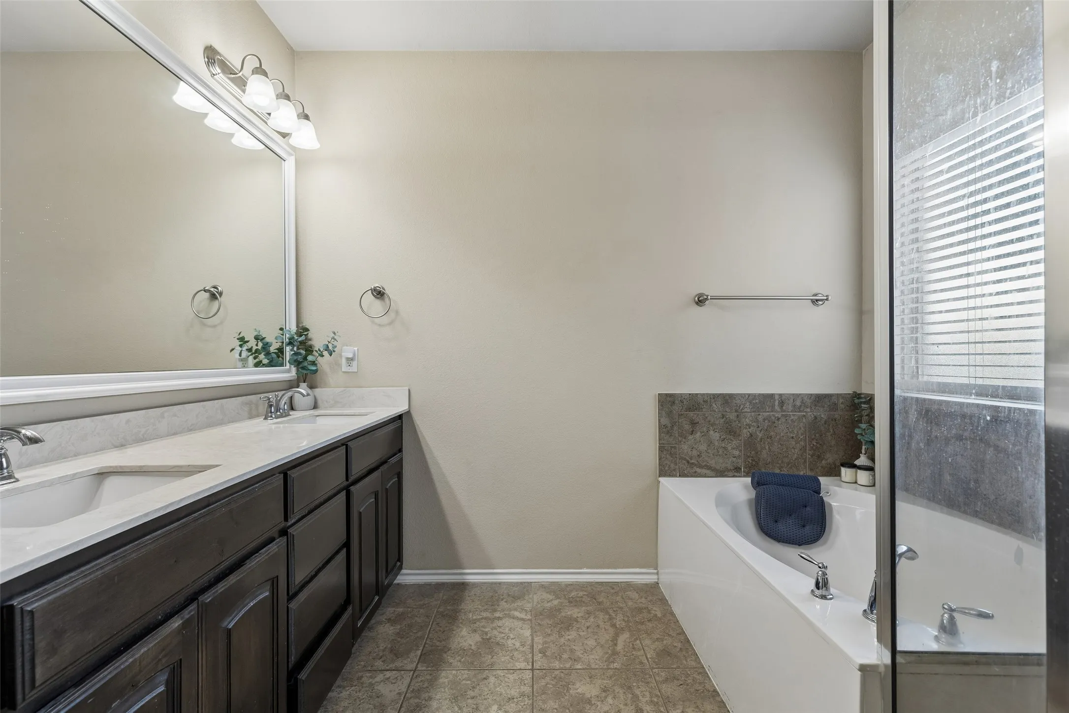 Single Family Residence For Sale in Denton County , 4704 Shagbark Drive, Denton, Texas 76226, 3 Bedrooms, 2 Bathrooms, 2 Garage spaces, 1,562 Sqft, built in 2015, Price $325,000, mls#21268925, Real Estate Agent in Denton, Homes For Sale in Denton county, Homes For Sale in Denton, Realtor in Denton Texas, Real Estate Brokerage Independent Realty Texas, Luminita Cordes Realtor