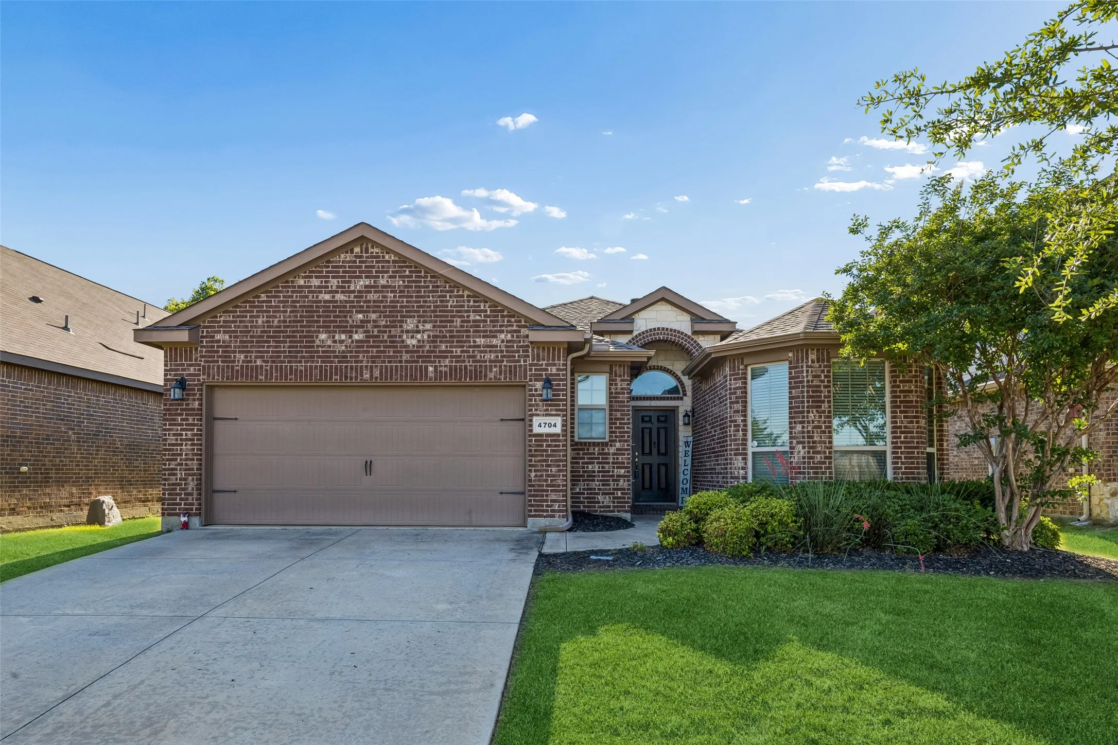 Single Family Residence For Sale in Denton County , 4704 Shagbark Drive, Denton, Texas 76226, 3 Bedrooms, 2 Bathrooms, 2 Garage spaces, 1,562 Sqft, built in 2015, Price $325,000, mls#21268925, Real Estate Agent in Denton, Homes For Sale in Denton county, Homes For Sale in Denton, Realtor in Denton Texas, Real Estate Brokerage Independent Realty Texas, Luminita Cordes Realtor
