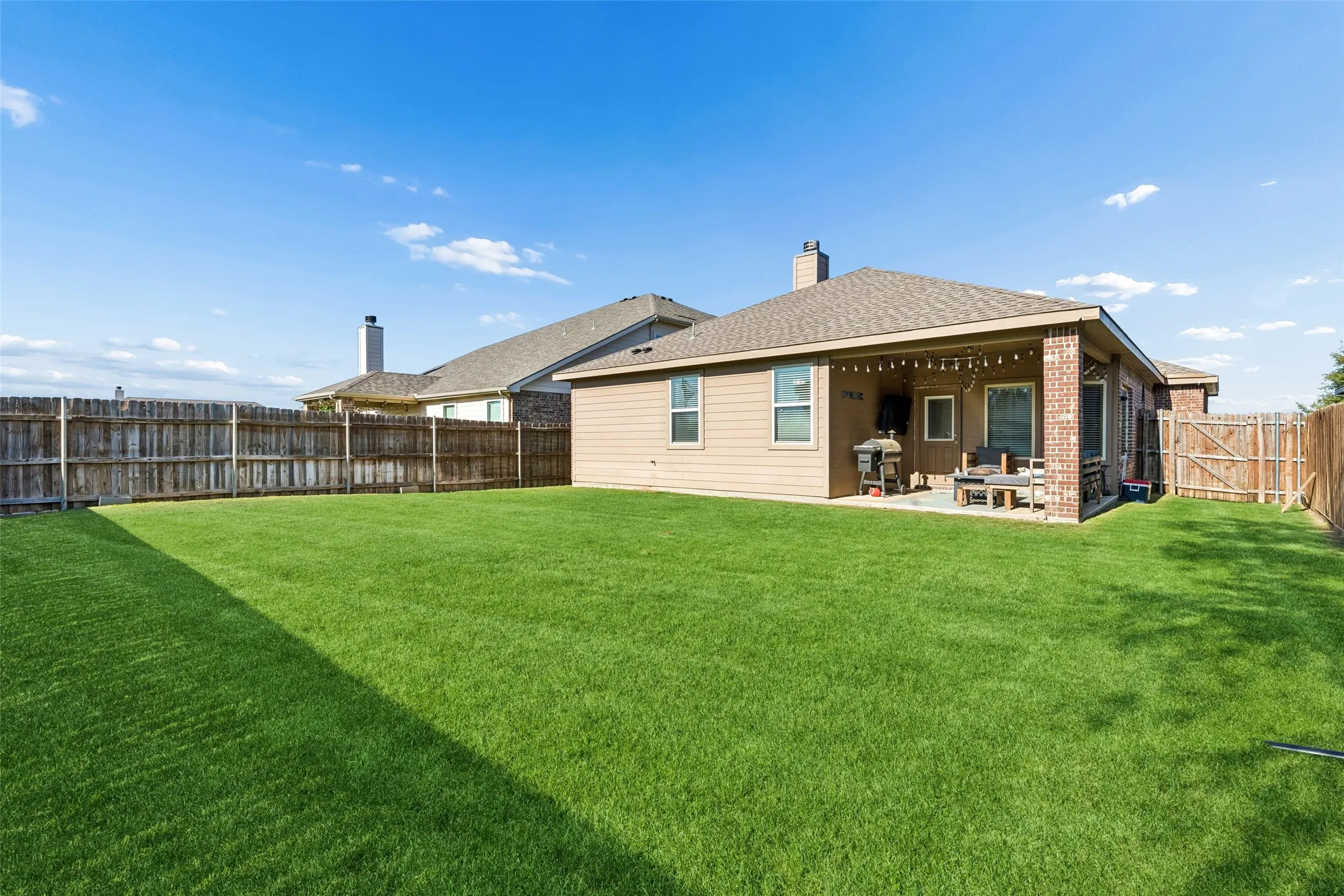 Single Family Residence For Sale in Denton County , 4704 Shagbark Drive, Denton, Texas 76226, 3 Bedrooms, 2 Bathrooms, 2 Garage spaces, 1,562 Sqft, built in 2015, Price $325,000, mls#21268925, Real Estate Agent in Denton, Homes For Sale in Denton county, Homes For Sale in Denton, Realtor in Denton Texas, Real Estate Brokerage Independent Realty Texas, Luminita Cordes Realtor