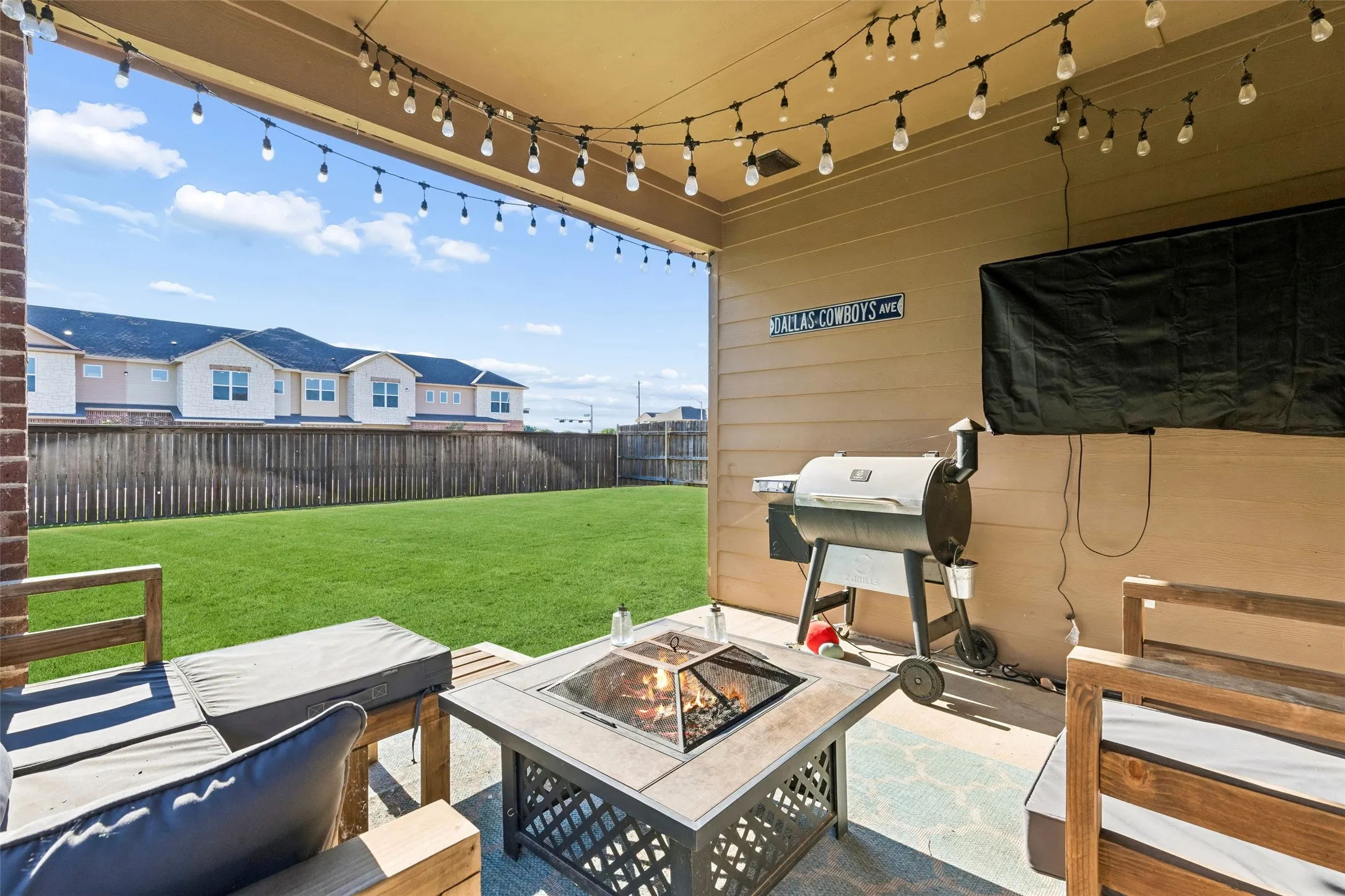 Single Family Residence For Sale in Denton County , 4704 Shagbark Drive, Denton, Texas 76226, 3 Bedrooms, 2 Bathrooms, 2 Garage spaces, 1,562 Sqft, built in 2015, Price $325,000, mls#21268925, Real Estate Agent in Denton, Homes For Sale in Denton county, Homes For Sale in Denton, Realtor in Denton Texas, Real Estate Brokerage Independent Realty Texas, Luminita Cordes Realtor