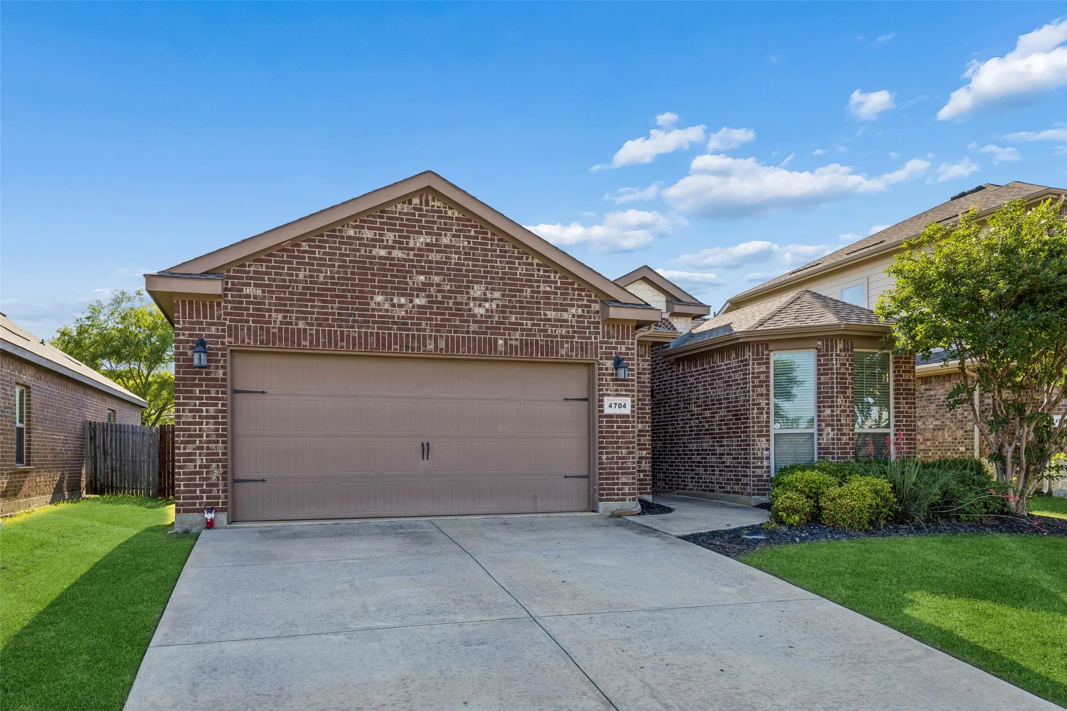 Single Family Residence For Sale in Denton County , 4704 Shagbark Drive, Denton, Texas 76226, 3 Bedrooms, 2 Bathrooms, 2 Garage spaces, 1,562 Sqft, built in 2015, Price $325,000, mls#21268925, Real Estate Agent in Denton, Homes For Sale in Denton county, Homes For Sale in Denton, Realtor in Denton Texas, Real Estate Brokerage Independent Realty Texas, Luminita Cordes Realtor