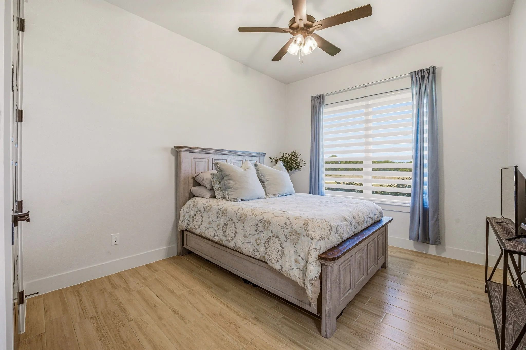 Single Family Residence For Sale in Parker County , 2016 Sonora Way, Poolville, Texas 76487, 3 Bedroom, 3 Bathroom, 3 Garage spaces, 2,550 Sqft, built in 2022, mls#21270869, Real Estate Agent in Poolville, Homes For Sale in Parker county, Homes For Sale in Poolville, Realtor in Poolville Texas, Real Estate Brokerage Independent Realty Texas, Luminita Cordes Realtor