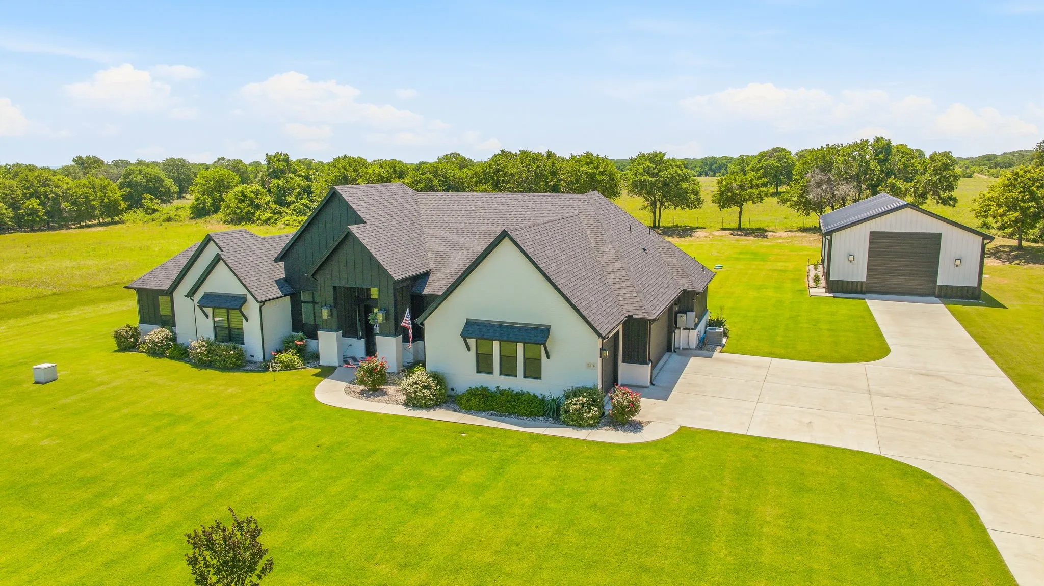 Single Family Residence For Sale in Parker County , 2016 Sonora Way, Poolville, Texas 76487, 3 Bedroom, 3 Bathroom, 3 Garage spaces, 2,550 Sqft, built in 2022, mls#21270869, Real Estate Agent in Poolville, Homes For Sale in Parker county, Homes For Sale in Poolville, Realtor in Poolville Texas, Real Estate Brokerage Independent Realty Texas, Luminita Cordes Realtor