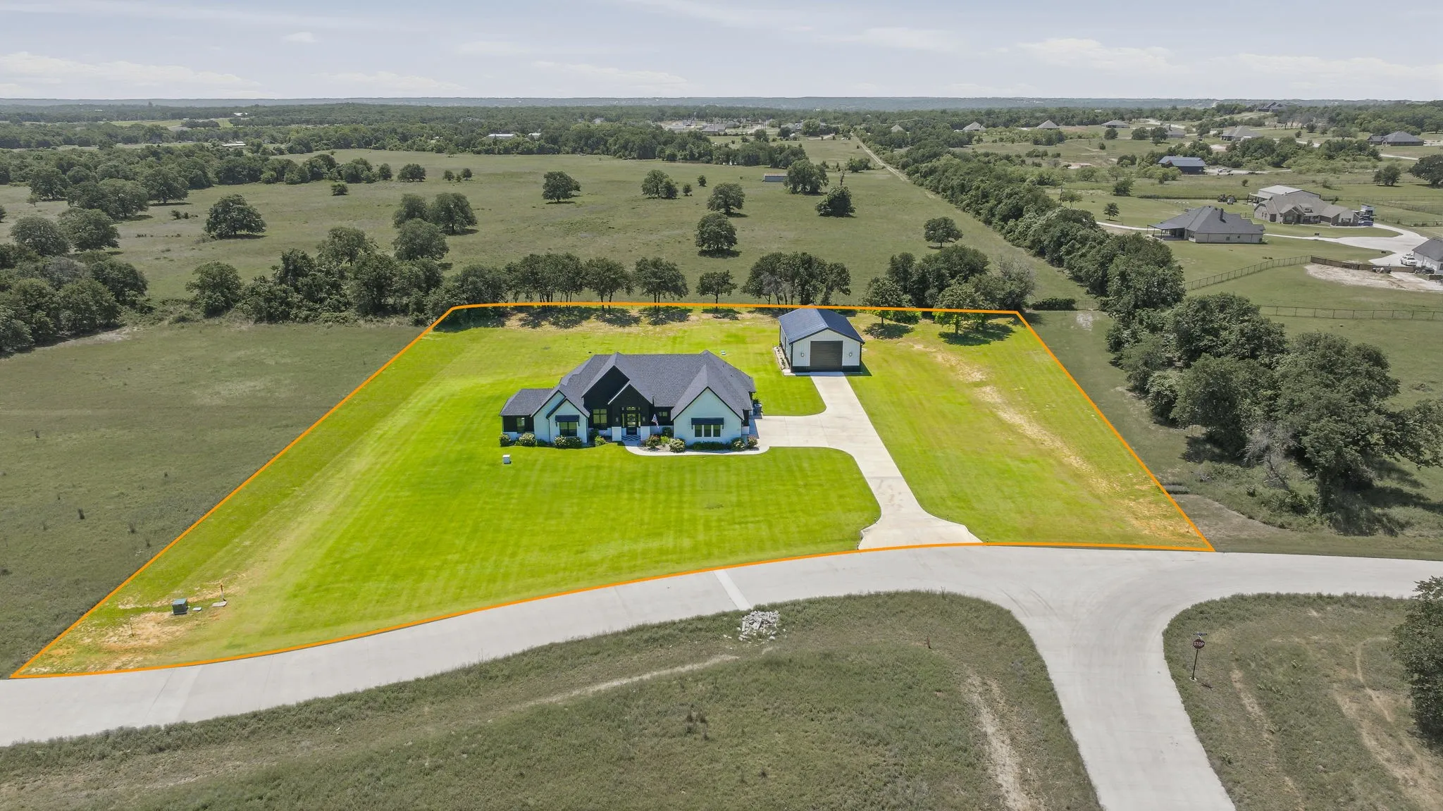 Single Family Residence For Sale in Parker County , 2016 Sonora Way, Poolville, Texas 76487, 3 Bedroom, 3 Bathroom, 3 Garage spaces, 2,550 Sqft, built in 2022, mls#21270869, Real Estate Agent in Poolville, Homes For Sale in Parker county, Homes For Sale in Poolville, Realtor in Poolville Texas, Real Estate Brokerage Independent Realty Texas, Luminita Cordes Realtor
