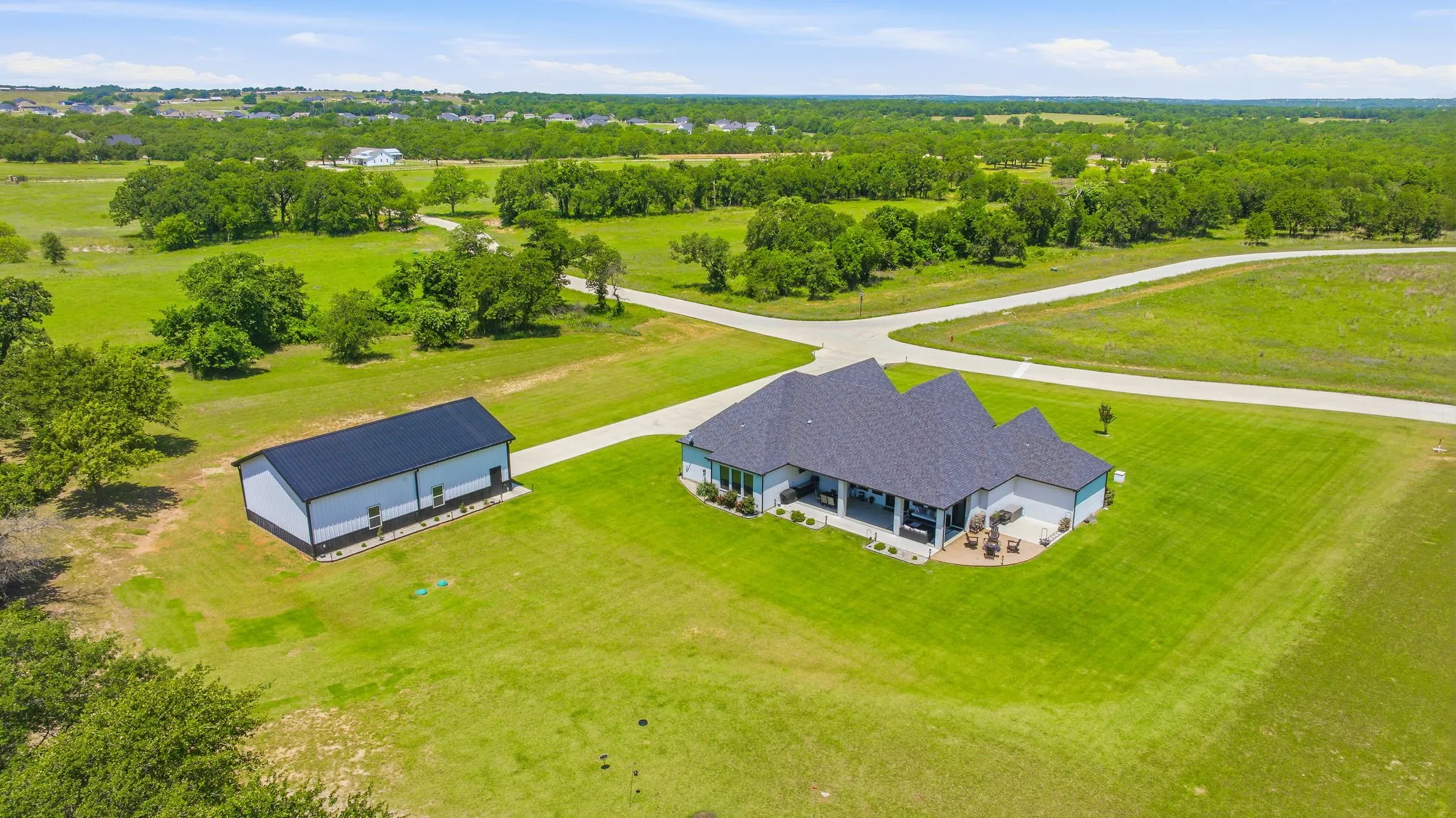 Single Family Residence For Sale in Parker County , 2016 Sonora Way, Poolville, Texas 76487, 3 Bedroom, 3 Bathroom, 3 Garage spaces, 2,550 Sqft, built in 2022, mls#21270869, Real Estate Agent in Poolville, Homes For Sale in Parker county, Homes For Sale in Poolville, Realtor in Poolville Texas, Real Estate Brokerage Independent Realty Texas, Luminita Cordes Realtor